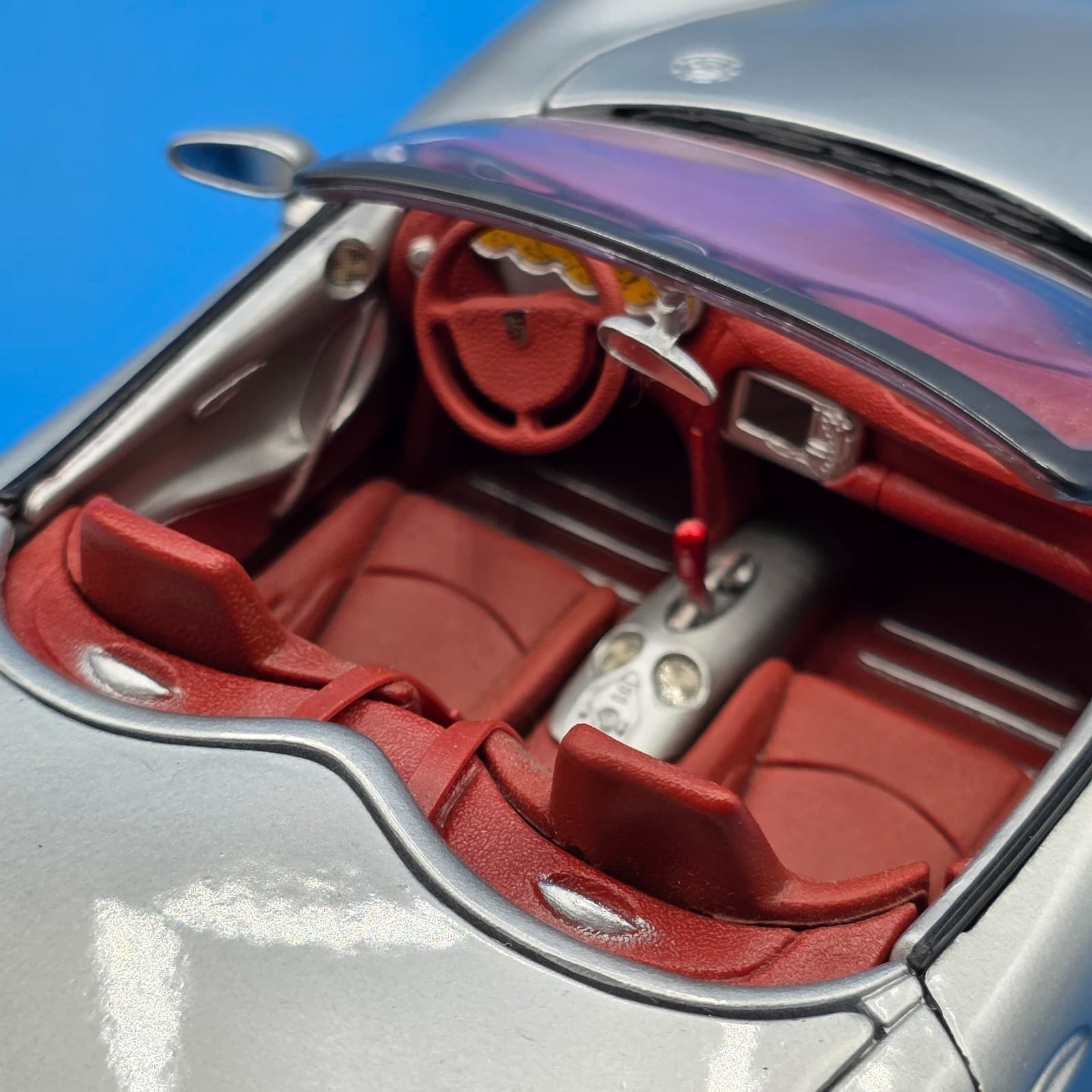 Maisto - Porsche Boxster (Silver/Red) 1:18 - Thumbnail 7