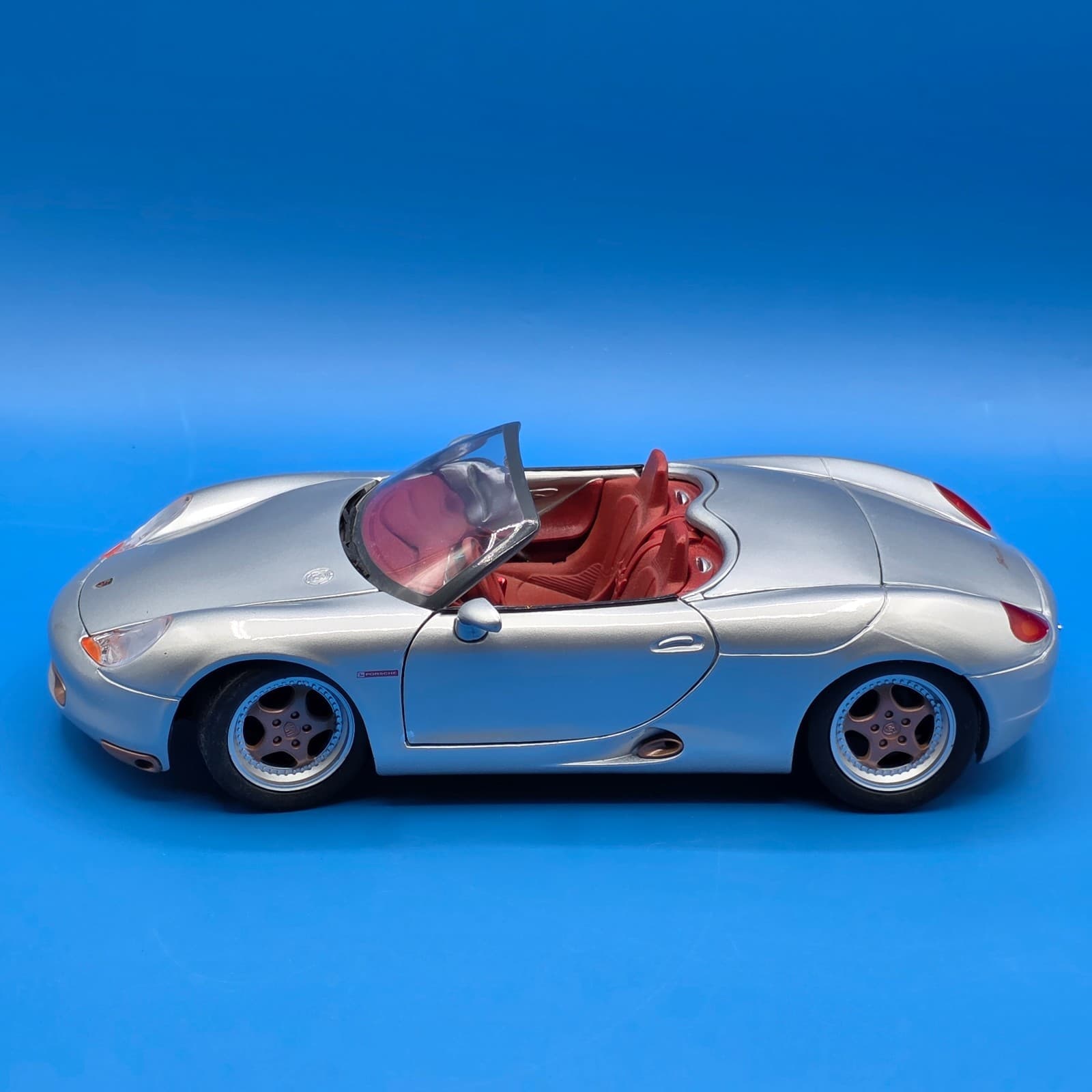 Maisto - Porsche Boxster (Silver/Red) 1:18 - Thumbnail 12