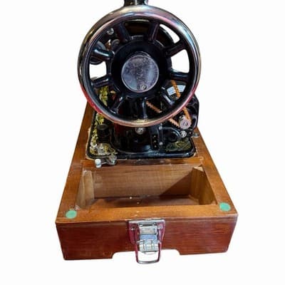 Vintage Singer Sewing Machine RPM-4500 Wood Box Beautiful - Thumbnail 15