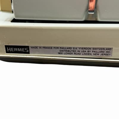 Vintage 1970s Hermes 3000 Typewriter w Cover Tested And Working - Thumbnail 11