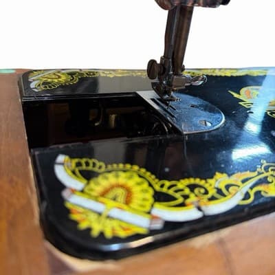 Vintage Singer Sewing Machine RPM-4500 Wood Box Beautiful - Thumbnail 12