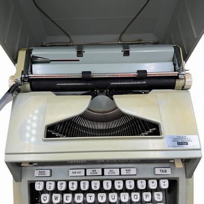 Vintage 1970s Hermes 3000 Typewriter w Cover Tested And Working - Thumbnail 5