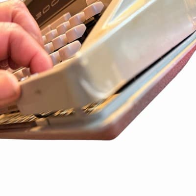Vintage 1970s Hermes 3000 Typewriter w Cover Tested And Working - Thumbnail 15