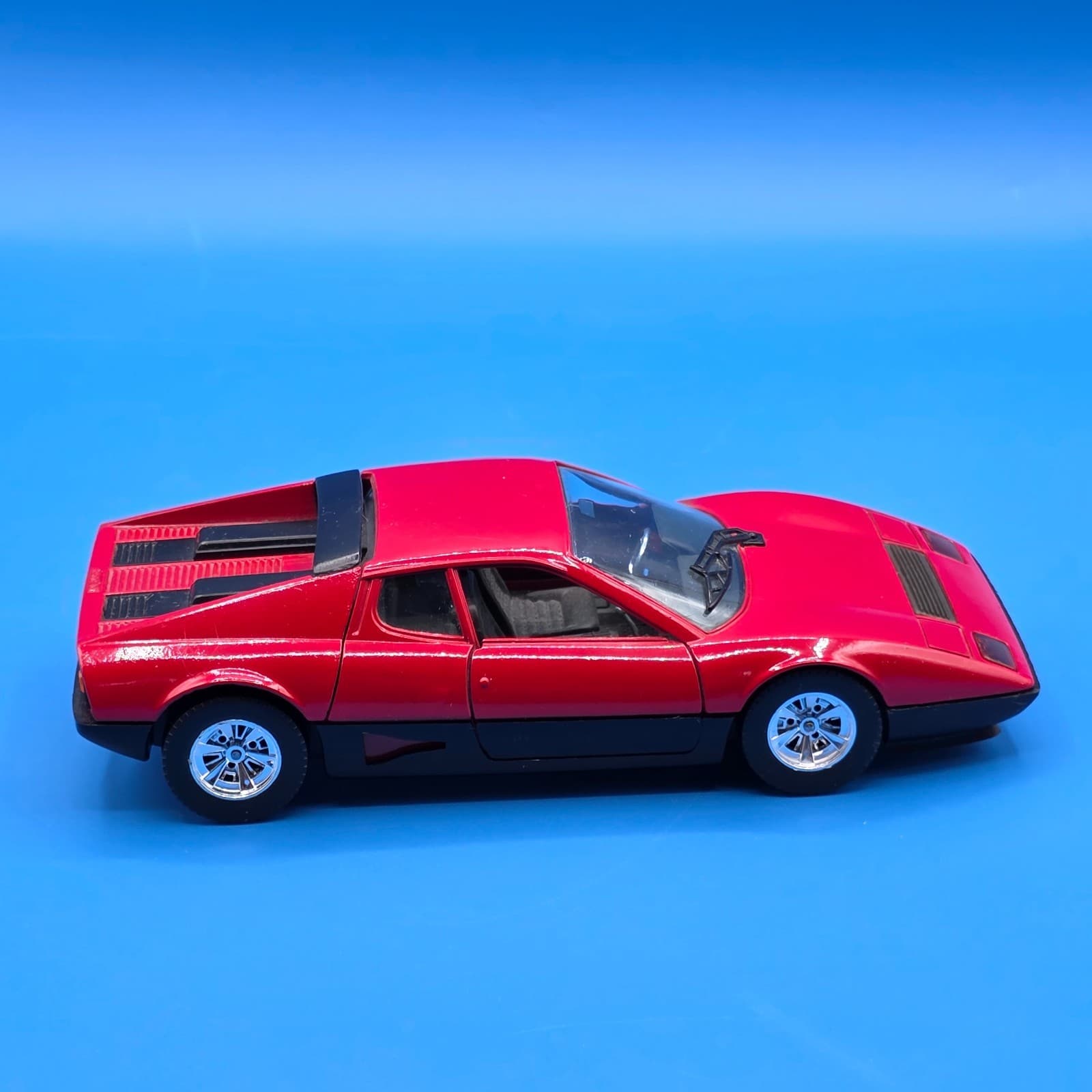 Vintage Burago Bburago Red Ferrari 512 BB DieCast #0133 Italy 1/24 - Thumbnail 8