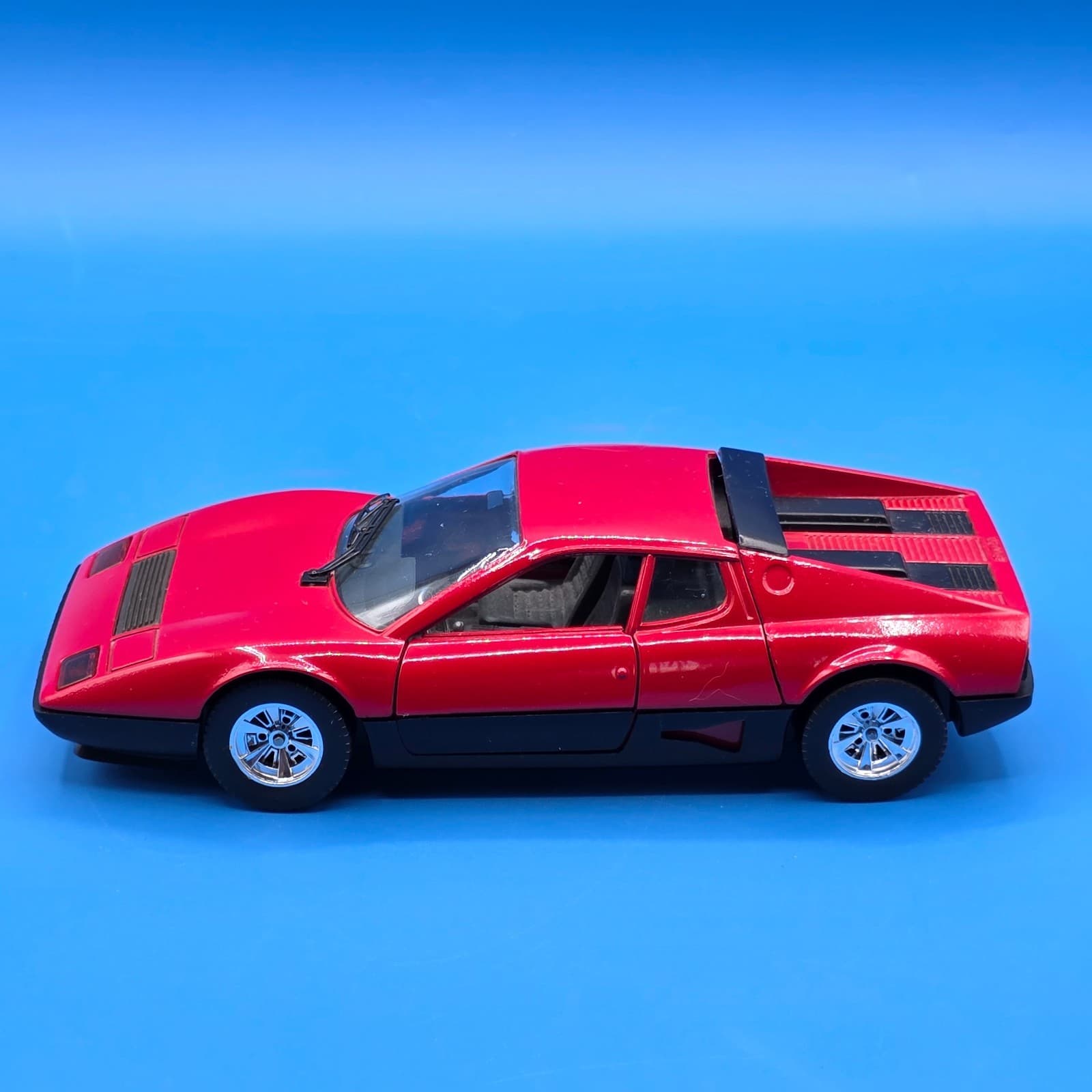 Vintage Burago Bburago Red Ferrari 512 BB DieCast #0133 Italy 1/24 - Thumbnail 10