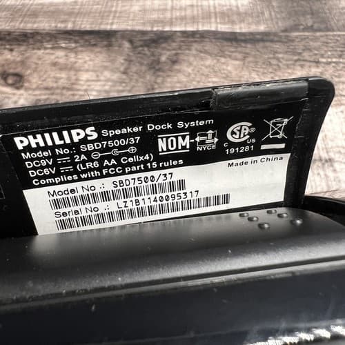 Philips SBD7500 30 Pin iPod iPhone Speaker Dock Black w/ Soft Case & Power Cord - Thumbnail 10