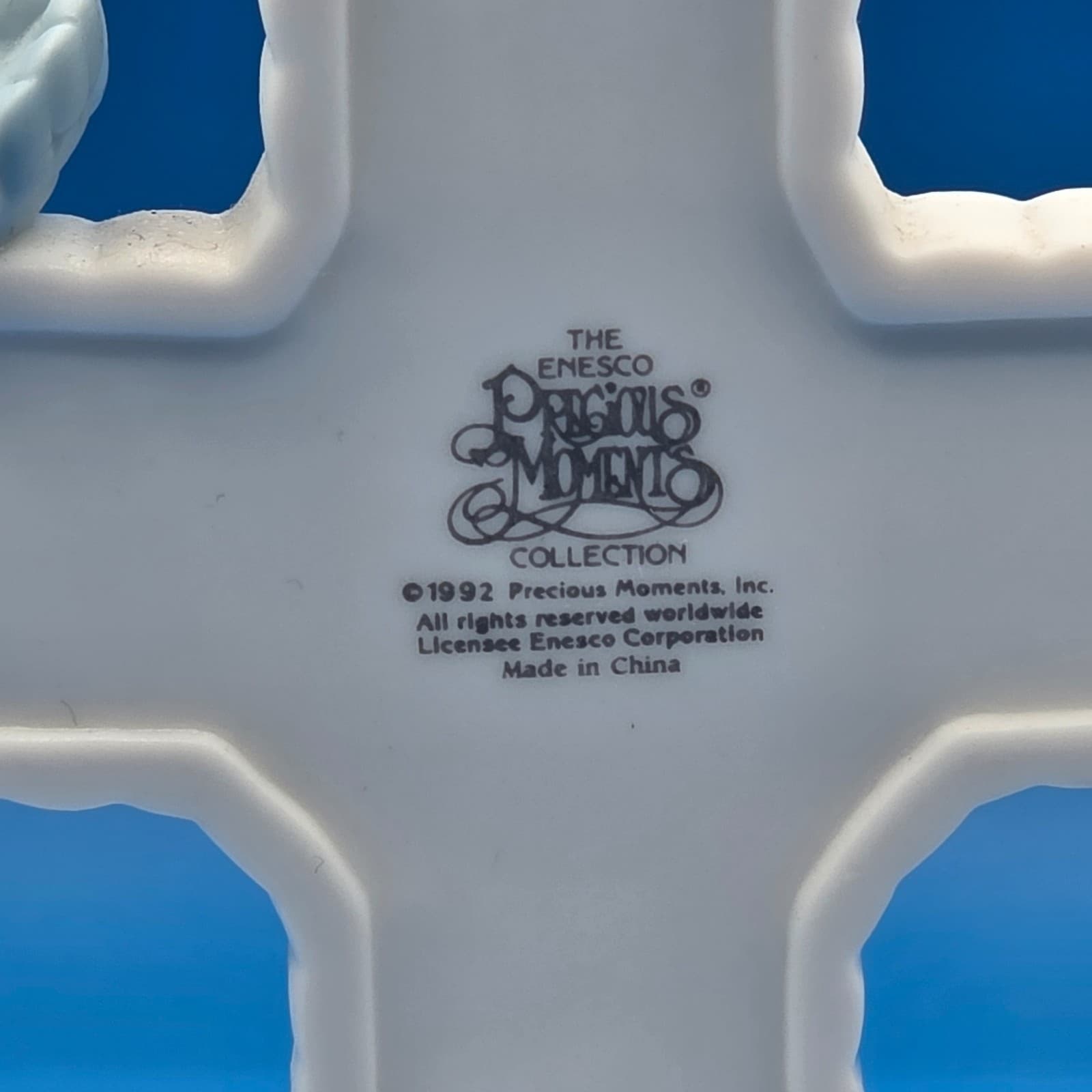 Enesco Precious Moments Cross Music Box "Jesus Loves Me" - Thumbnail 4