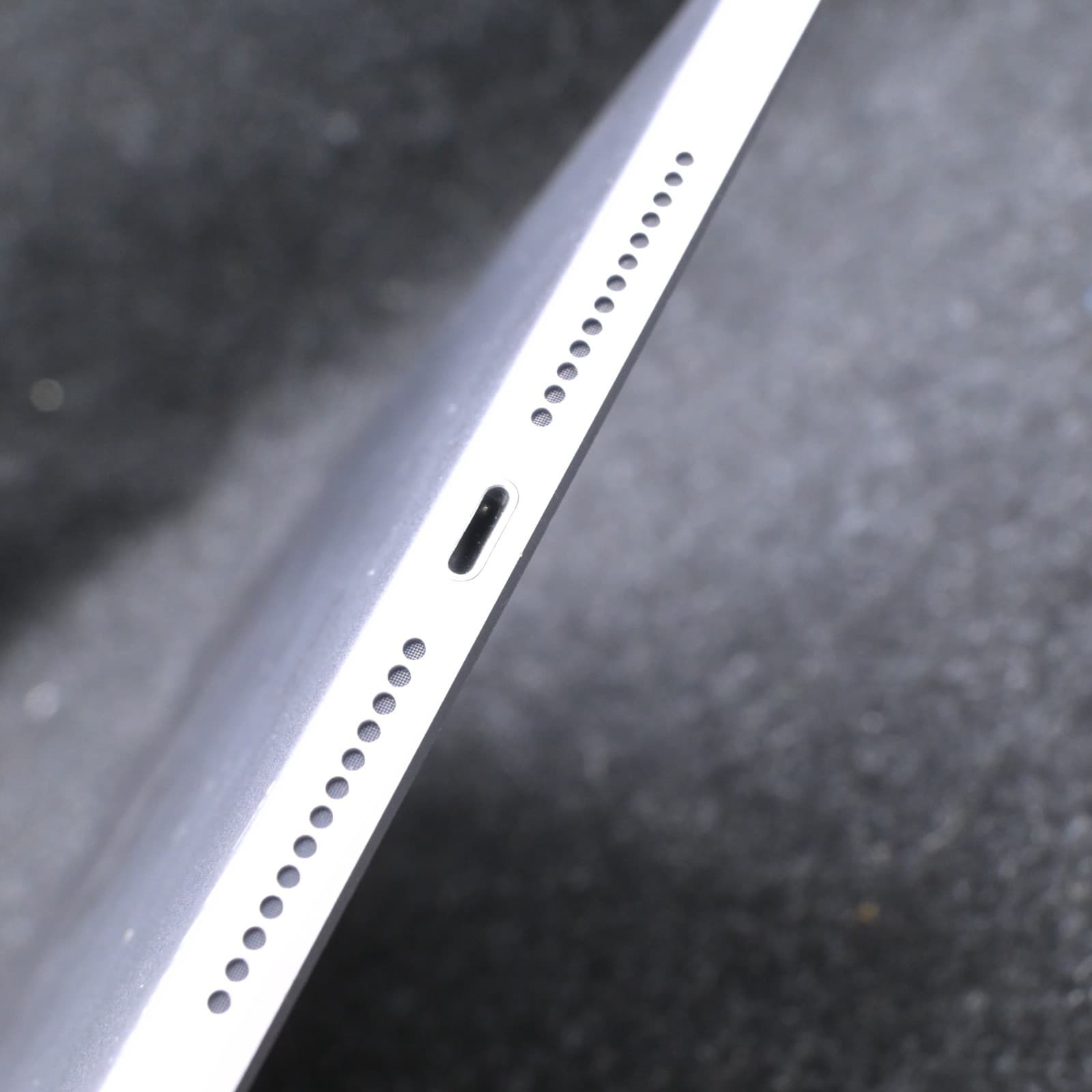 FOR REPAIR Apple iPad 5 Space Gray Wi-Fi Only Tablet - Thumbnail 7