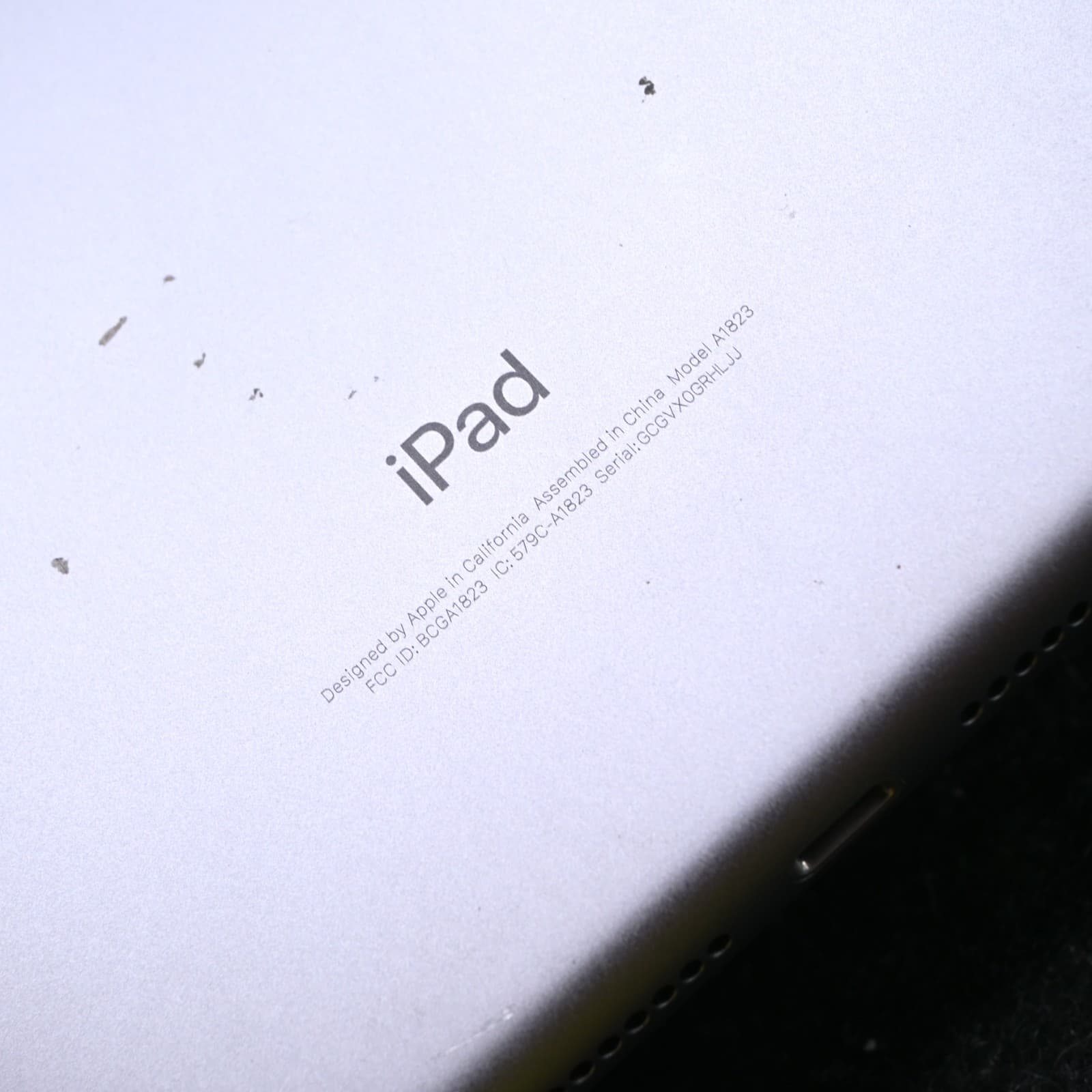 FOR REPAIR Apple iPad 5 Space Gray Wi-Fi Only Tablet - Thumbnail 9