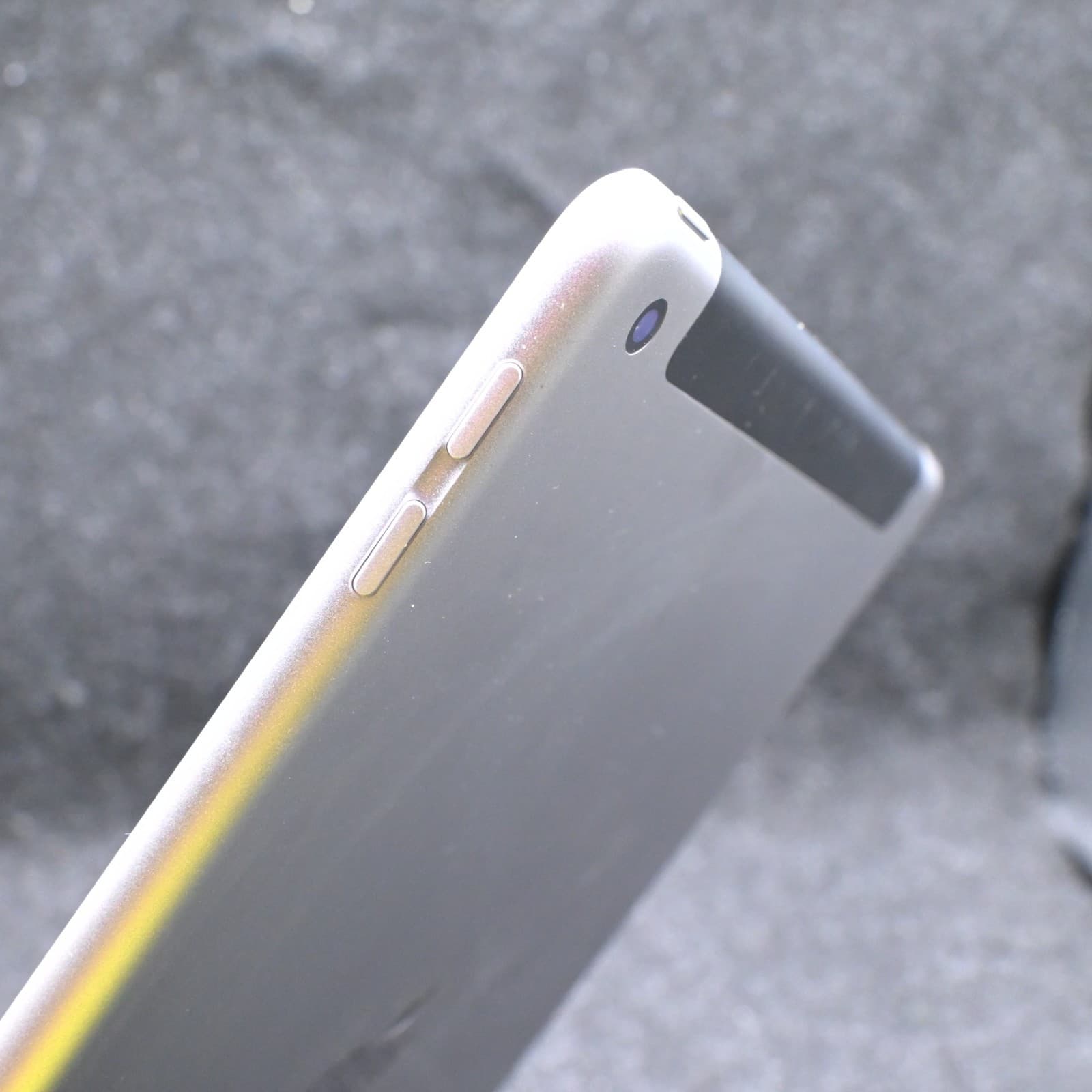 FOR REPAIR Apple iPad 5 Space Gray Wi-Fi Only Tablet - Thumbnail 6