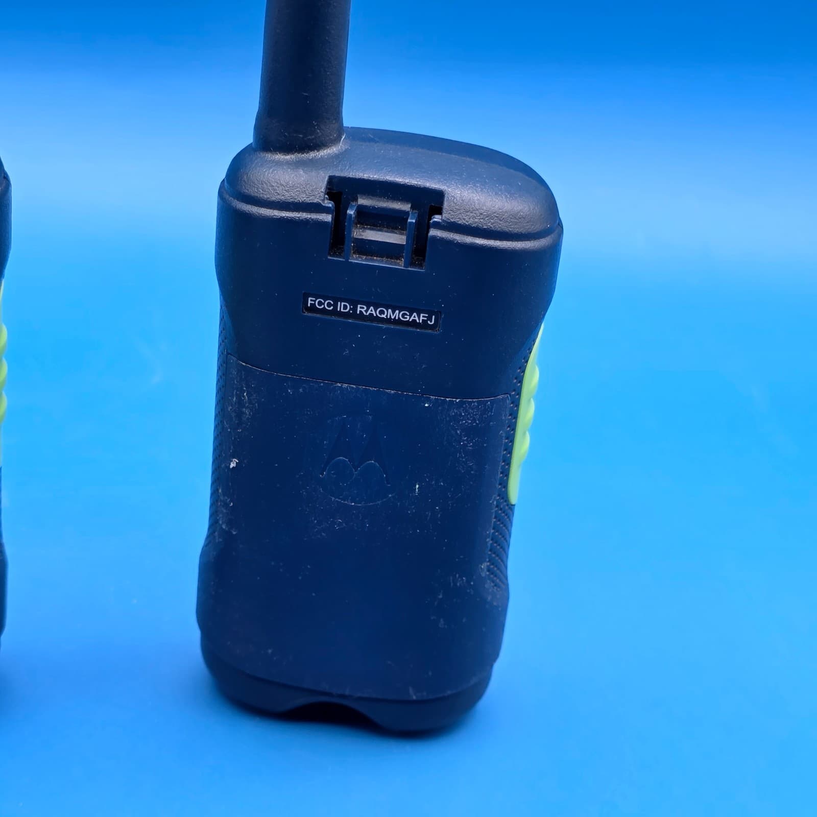 2 Motorola Talkabout MG163A 2-Way Radios 22-Channels Walkie Talkies - Thumbnail 3