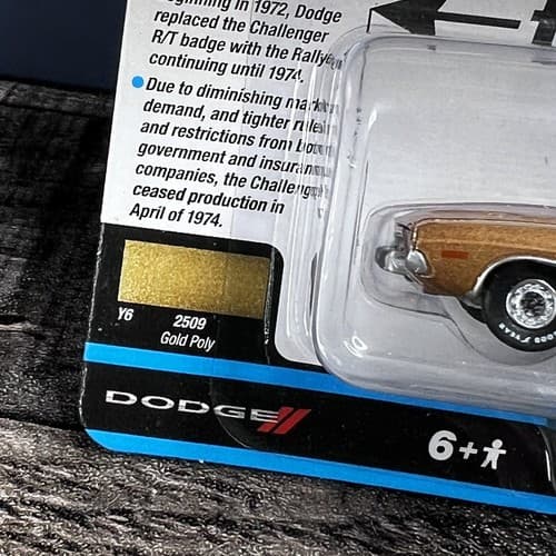AUTO WORLD 1:64 1974 DODGE CHALLENGER RALLYE (GOLDEN HAZE) MODEL AWSP117A-5E - Thumbnail 5