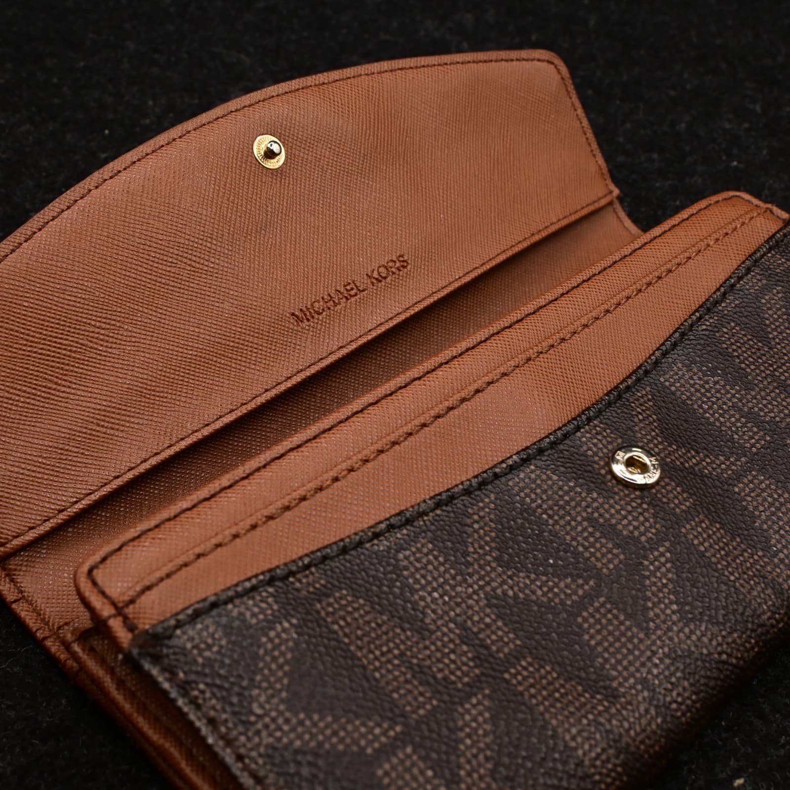 Michael Kors Women's Envelope Style Clutch Wallet Large W/Flap - Thumbnail 6
