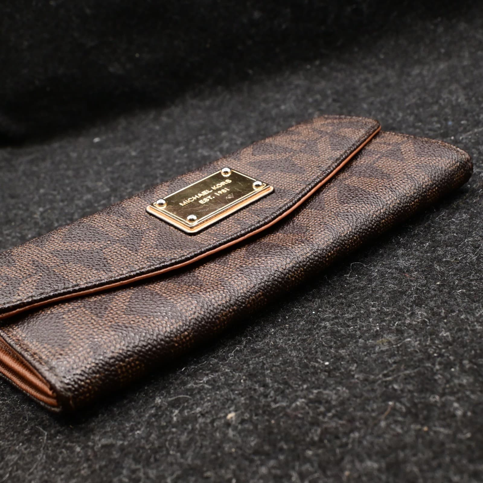 Michael Kors Women's Envelope Style Clutch Wallet Large W/Flap - Thumbnail 5