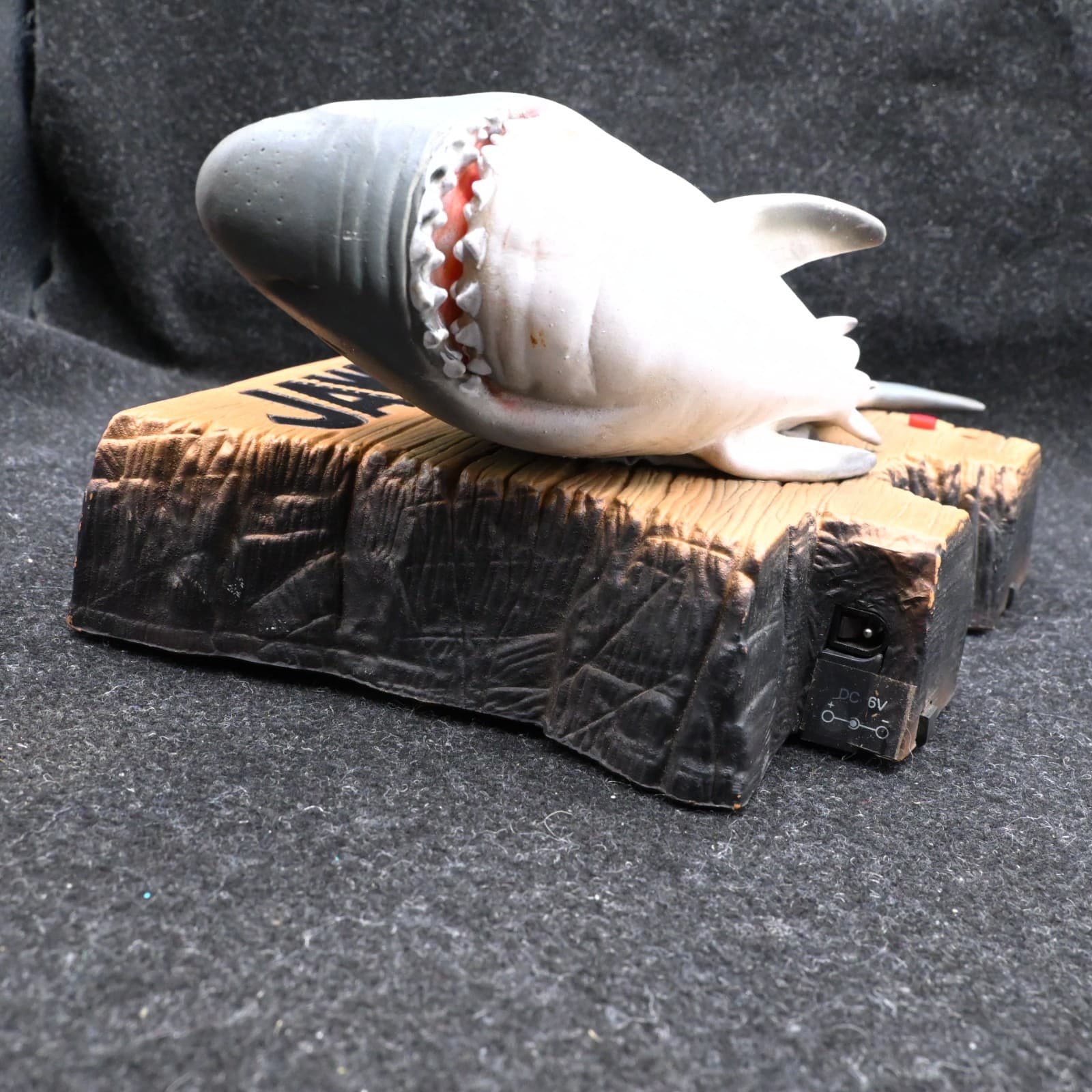 NO DANCING JAWS Universal Studios Gemmy Singing SHARK Wall Plaque Animatronic - Thumbnail 6