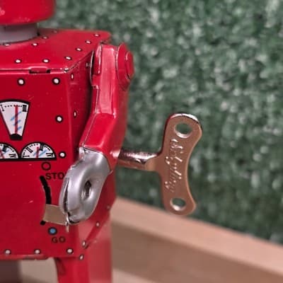 Schylling ATOMIC ROBOT MAN Red Tin Wind Up Collector Toy w/ Key 1997 Vintage - Thumbnail 4