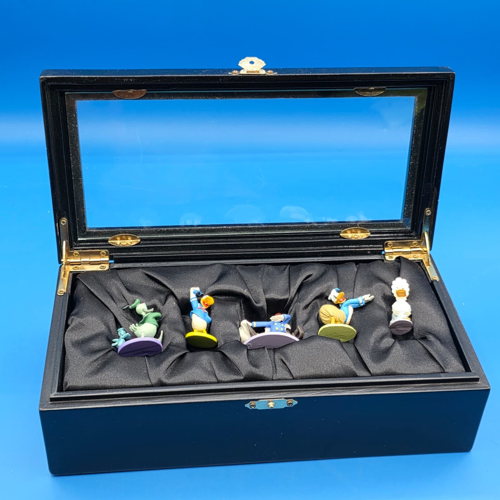 Disney's Donald Duck Limited Edition Pewter Collectible Figures Through the Ages - Thumbnail 8