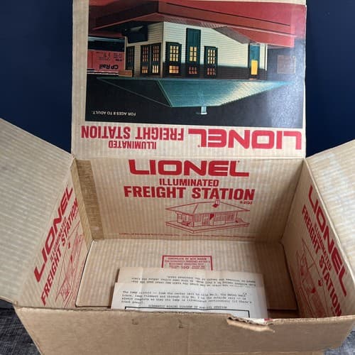 VINTAGE LIONEL # 6-2133 ILLUMINATED FREIGHT STATION O Gauge WITH ORIGINAL BOX - Thumbnail 14