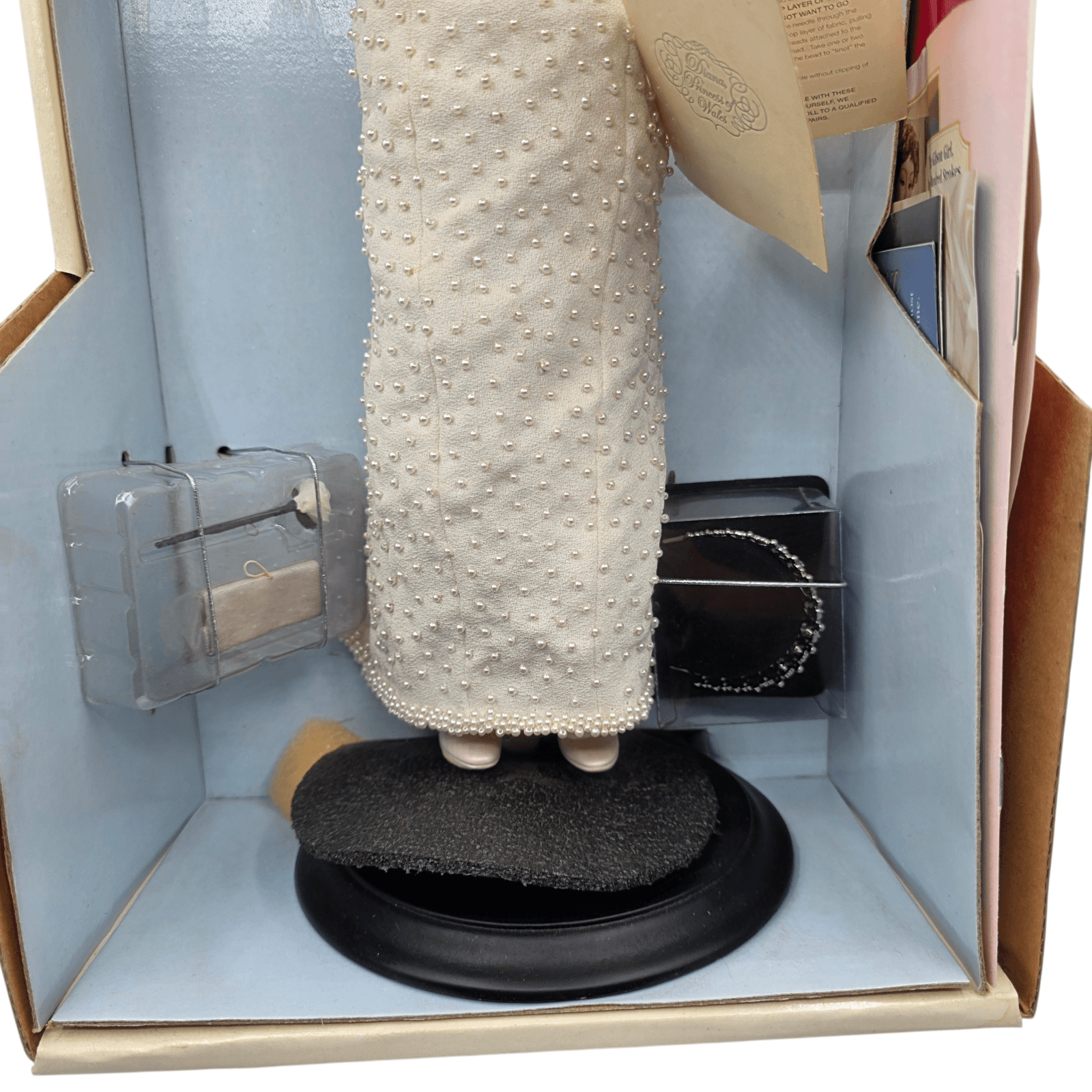 Diana Princess of Wales Franklin Mint Porcelain Doll & Accessories - Thumbnail 2