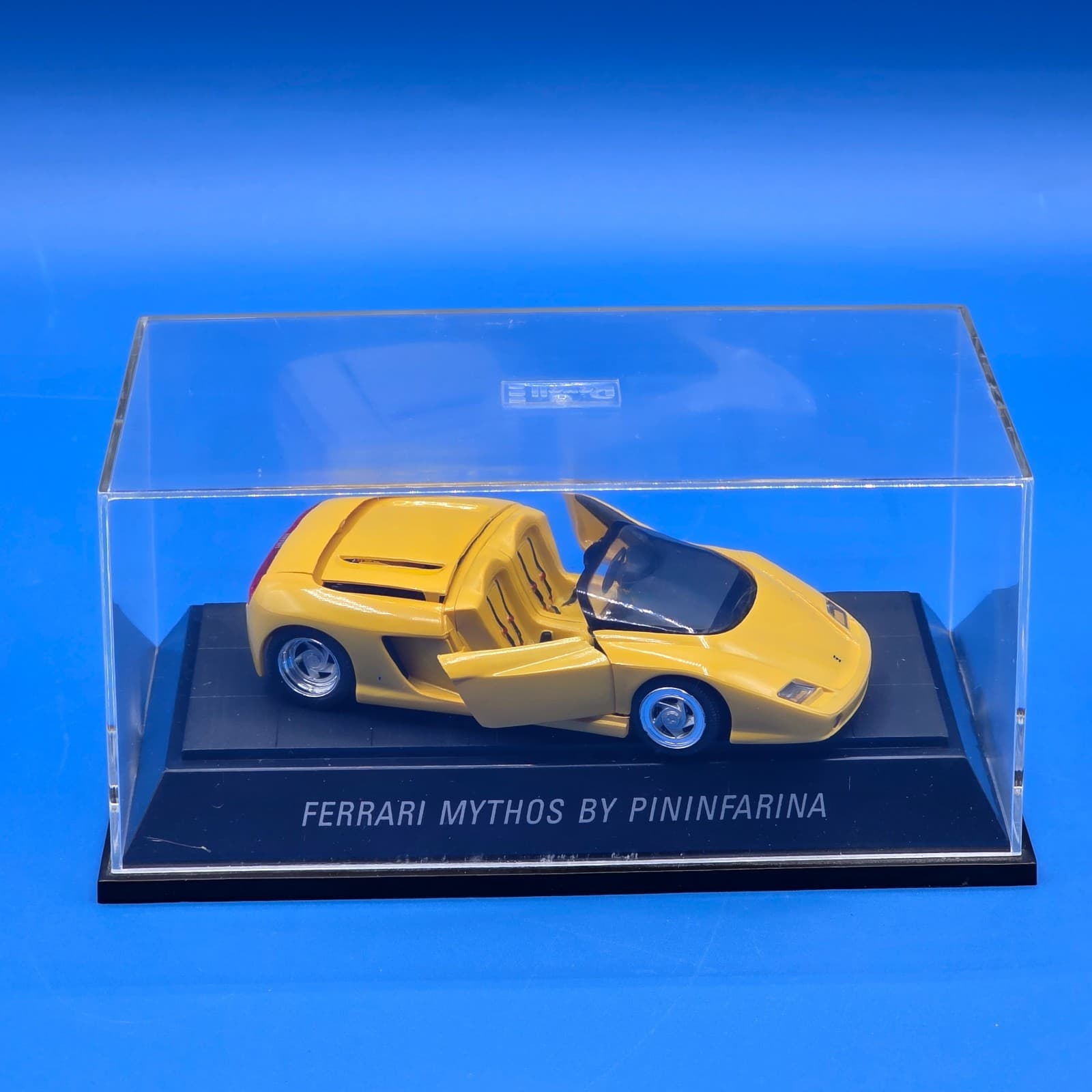 REVELL FERRARI pininfarina mythos 1/18 yellow 1991 Model Car