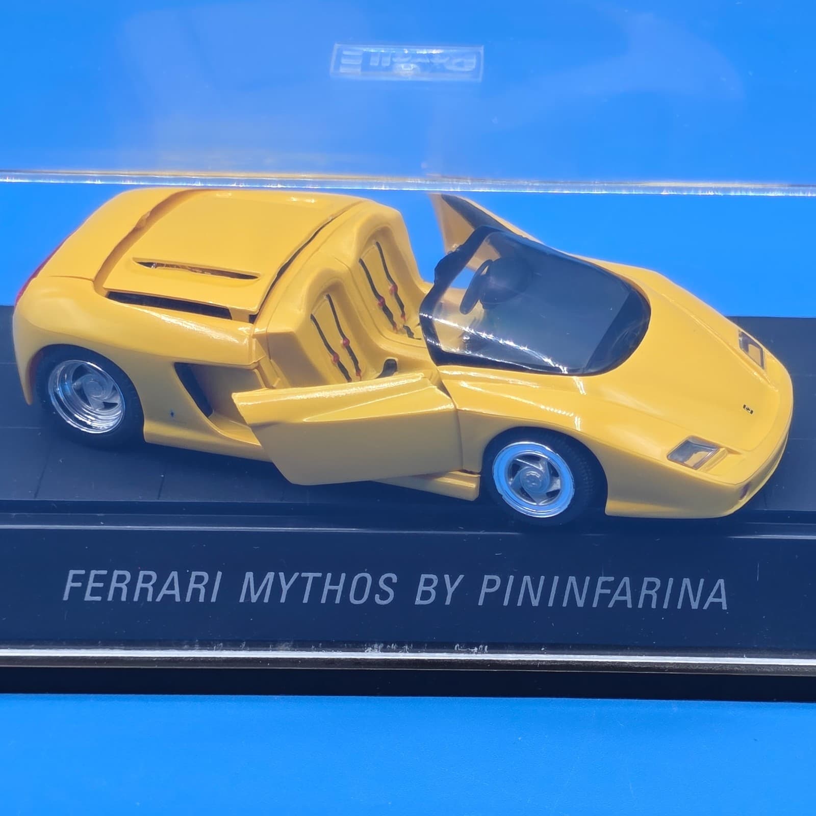 REVELL FERRARI pininfarina mythos 1/18 yellow 1991 Model Car - Thumbnail 2