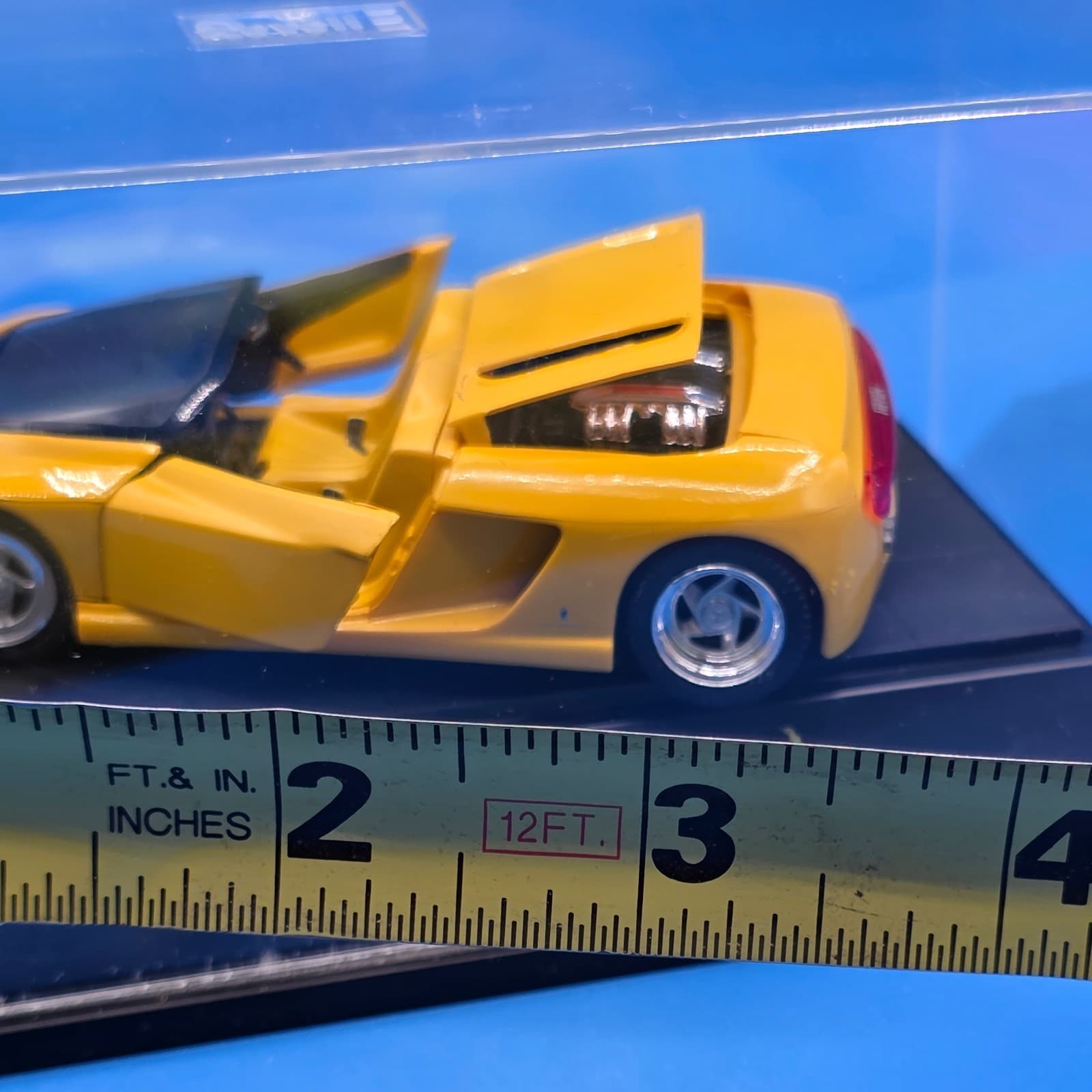 REVELL FERRARI pininfarina mythos 1/18 yellow 1991 Model Car - Thumbnail 3