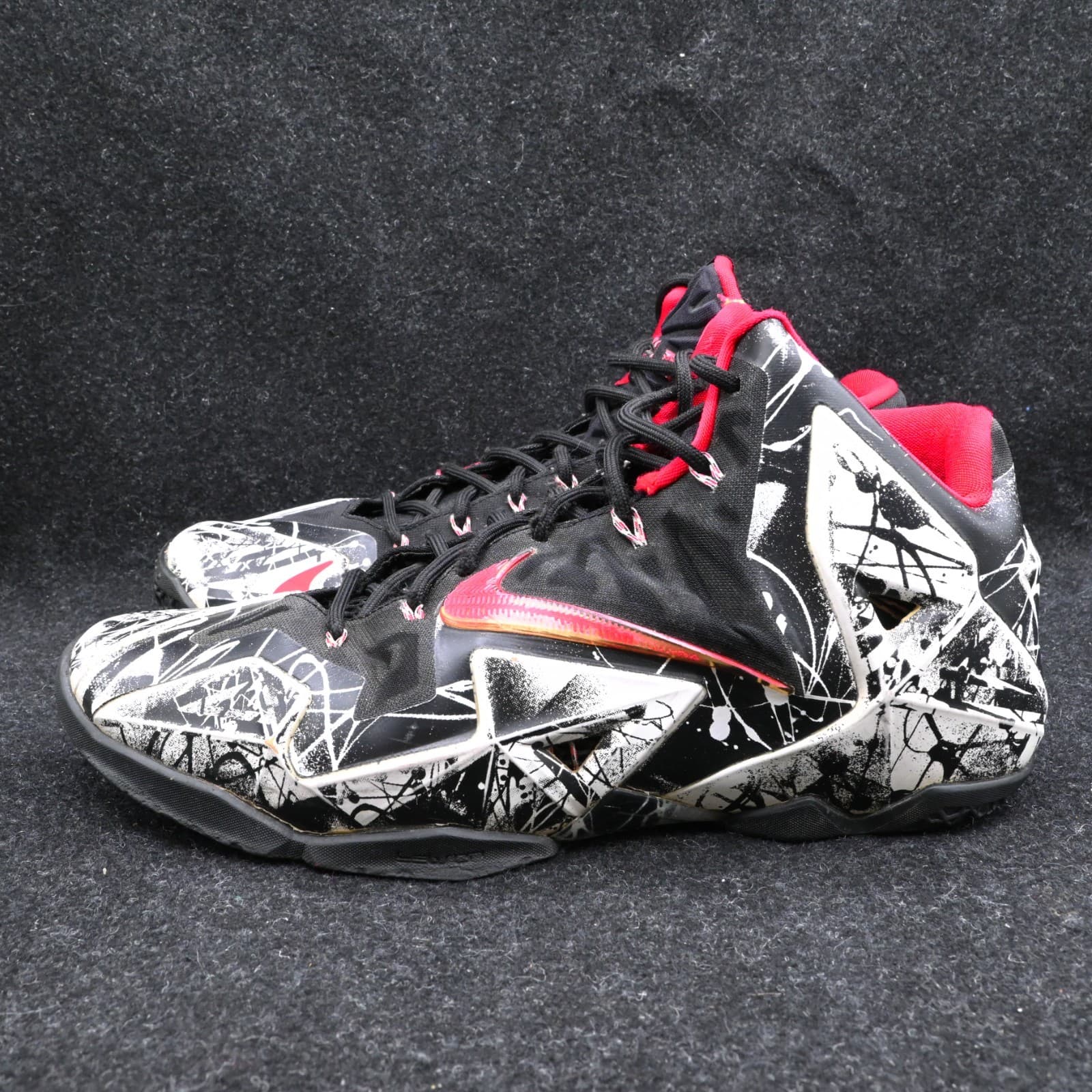 Nike Lebron James XI Graffiti mens size 11 - Thumbnail 2