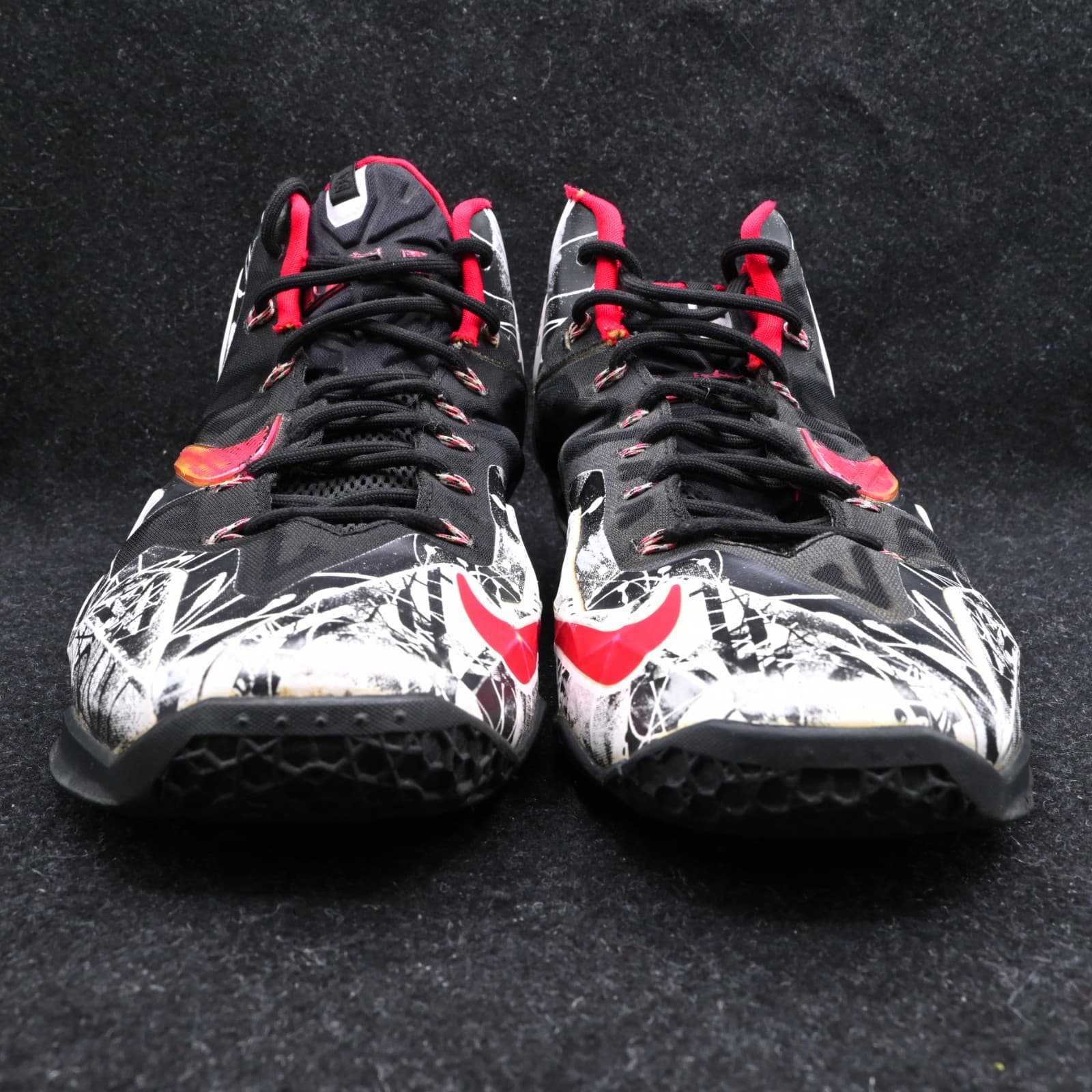 Nike Lebron James XI Graffiti mens size 11 - Thumbnail 3