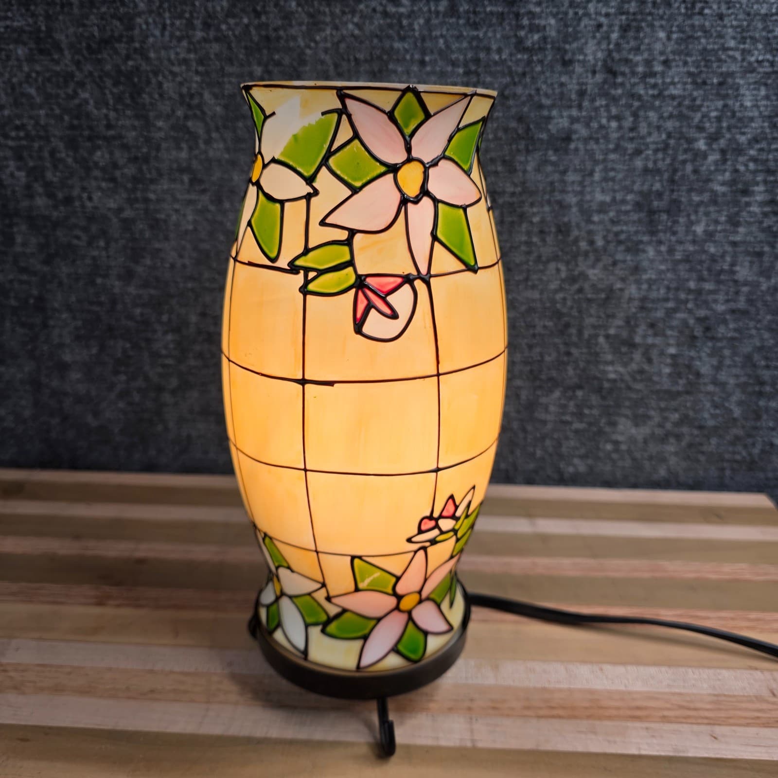 PAINT CHIP Faux Stained Glass Electric Hurricane lamp Night Light 25W - Thumbnail 9