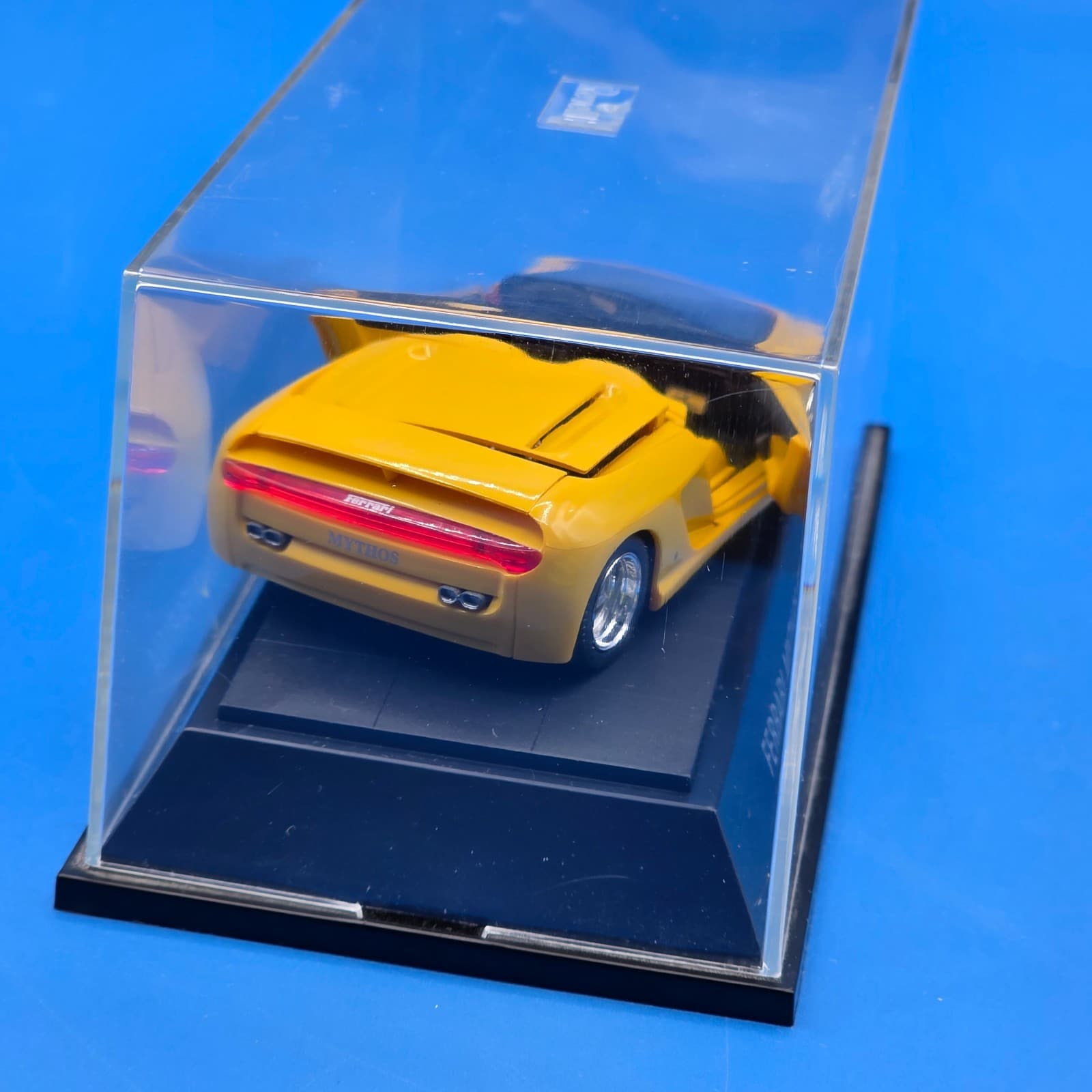 REVELL FERRARI pininfarina mythos 1/18 yellow 1991 Model Car - Thumbnail 9