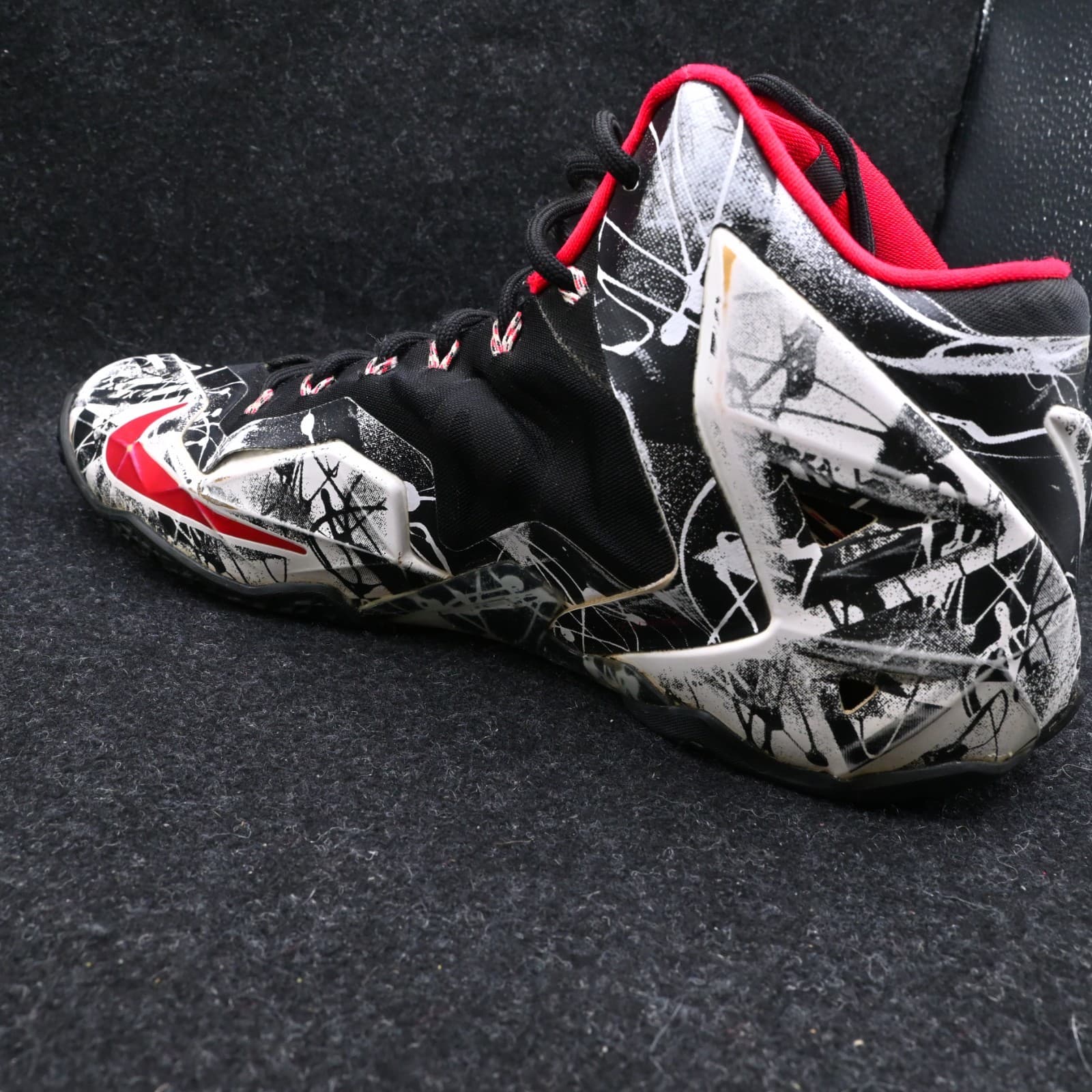 Nike Lebron James XI Graffiti mens size 11 - Thumbnail 10