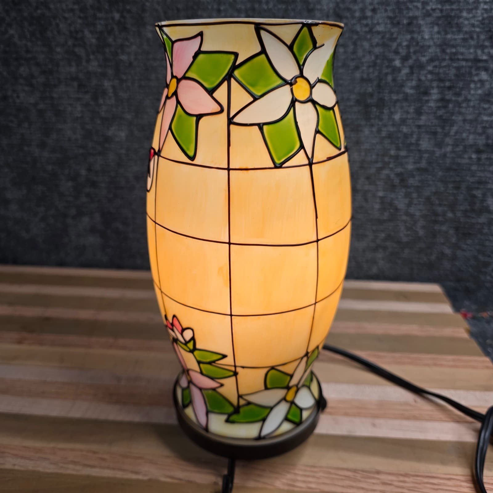 PAINT CHIP Faux Stained Glass Electric Hurricane lamp Night Light 25W - Thumbnail 7