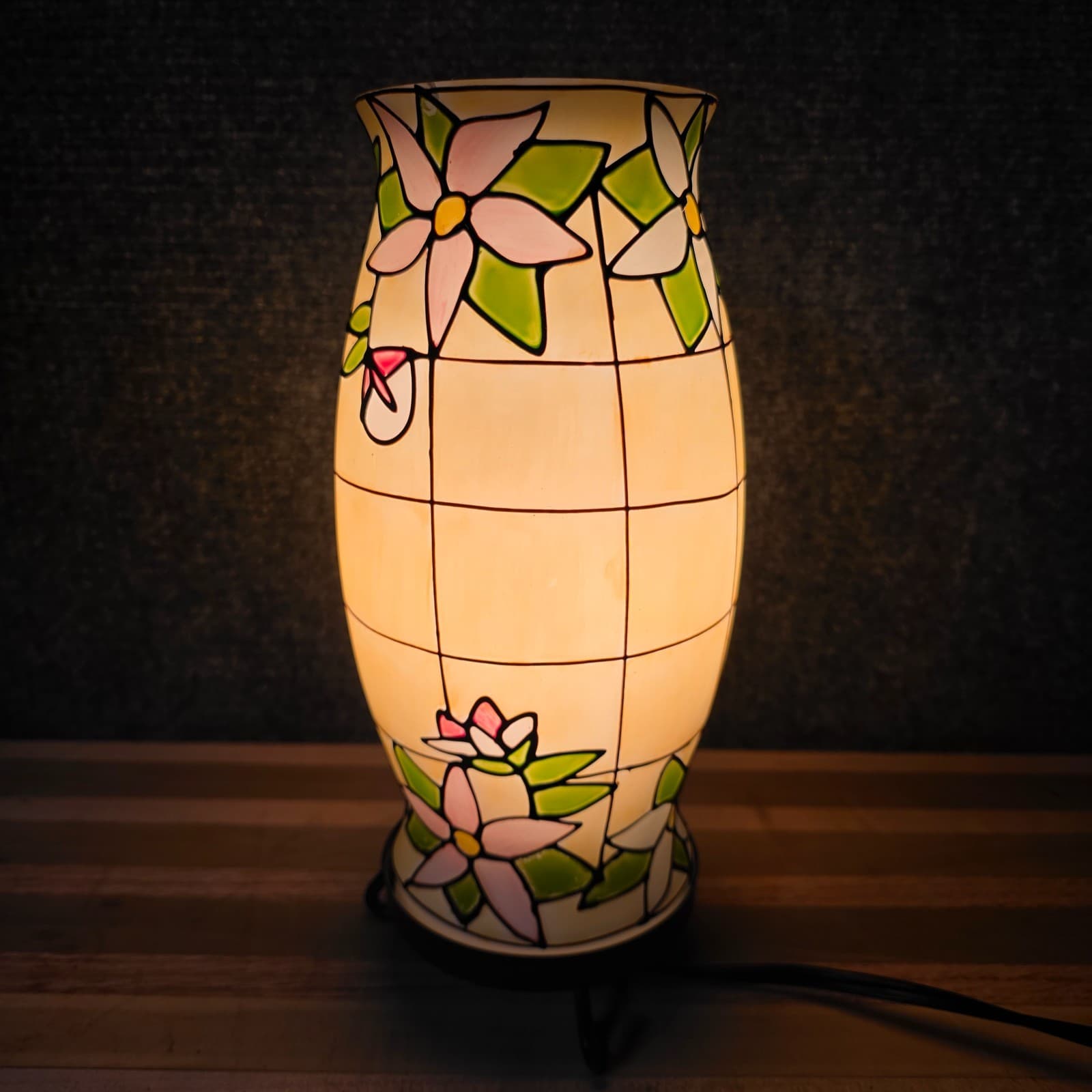 PAINT CHIP Faux Stained Glass Electric Hurricane lamp Night Light 25W - Thumbnail 3