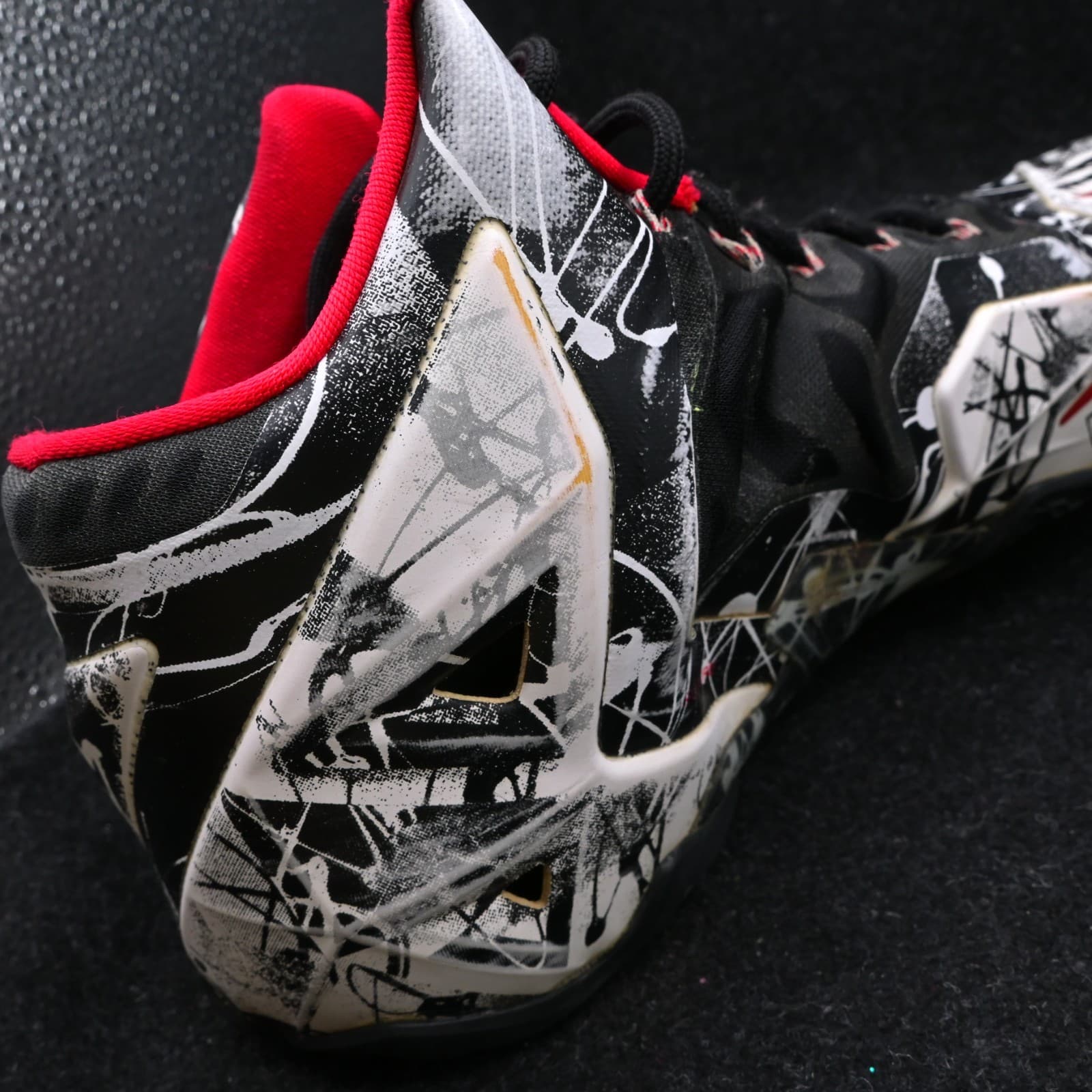 Nike Lebron James XI Graffiti mens size 11 - Thumbnail 9