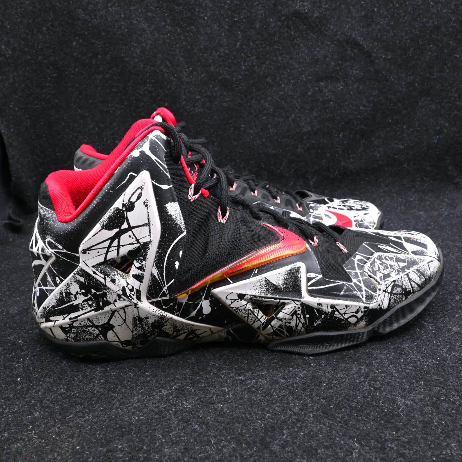 Nike Lebron James XI Graffiti mens size 11 - Thumbnail 6