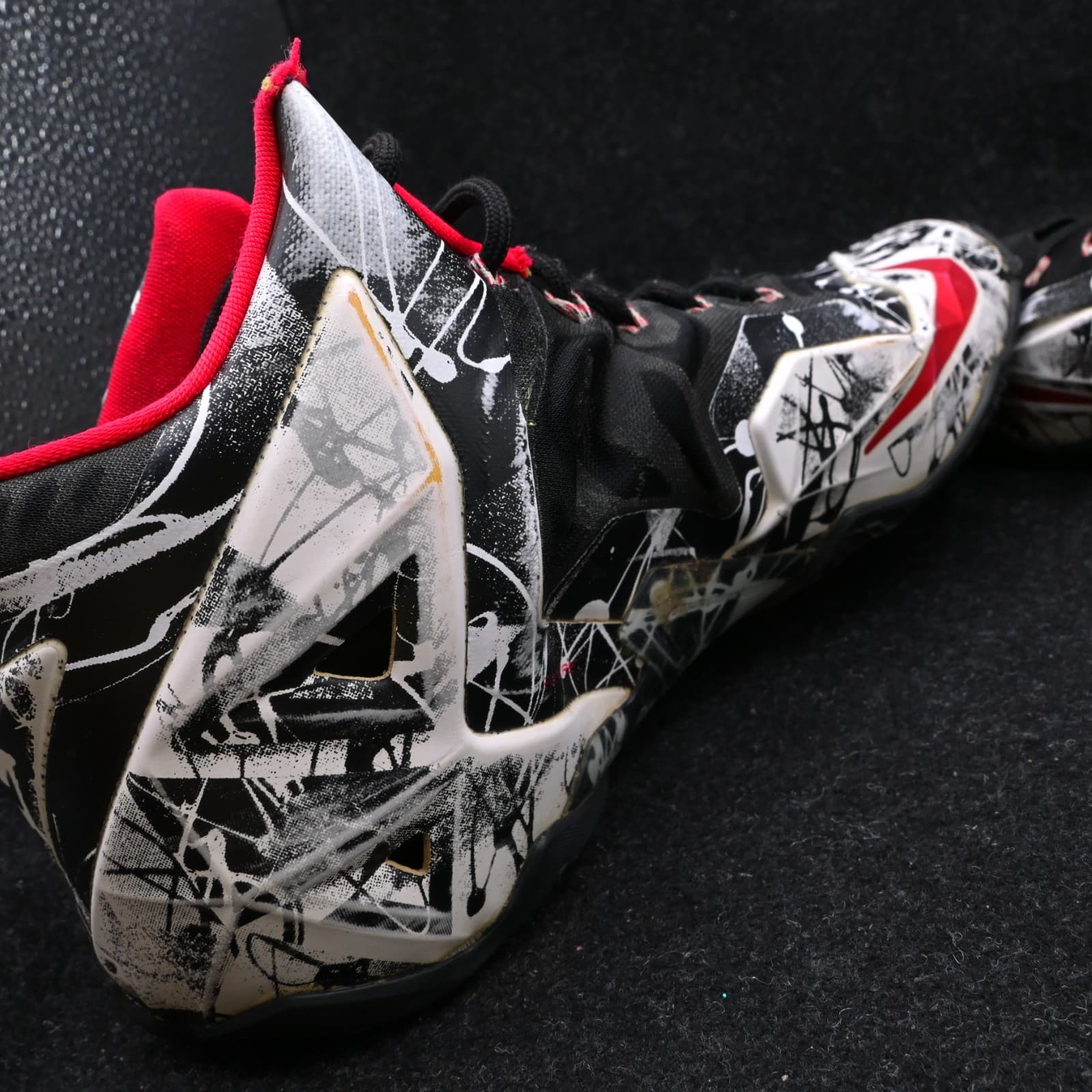 Nike Lebron James XI Graffiti mens size 11 - Thumbnail 8