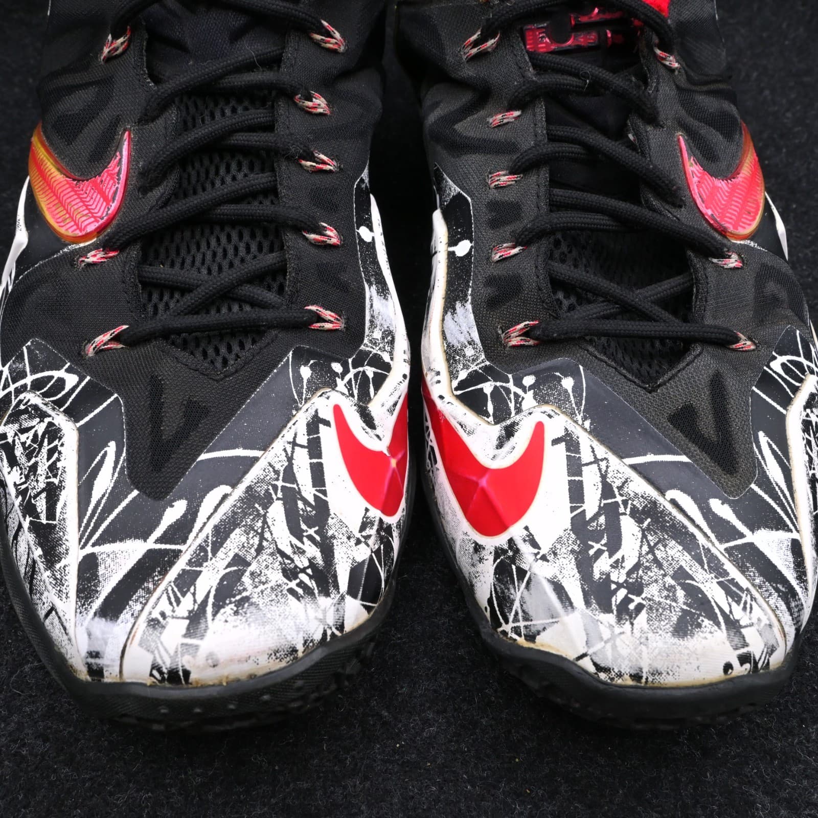 Nike Lebron James XI Graffiti mens size 11 - Thumbnail 5