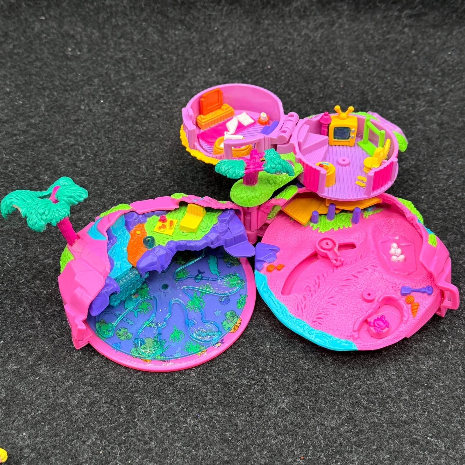 2000 Polly Pocket Vintage Pink Tropical Pets Compact & 1 Figure Bluebird Playset - Thumbnail 9