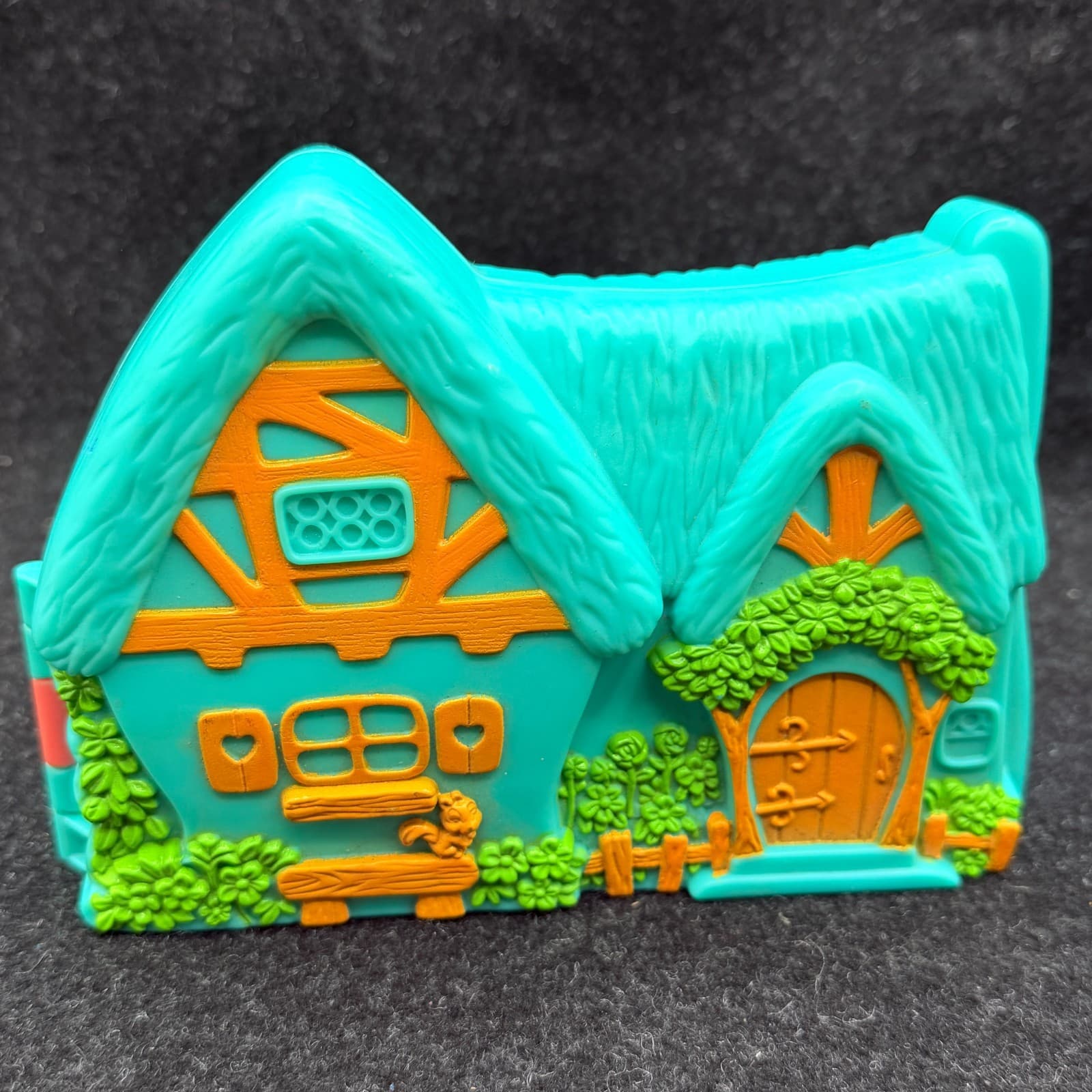 Vintage Mattel 1993 Disney's Snow White Cottage with 3 Figures - Thumbnail 3