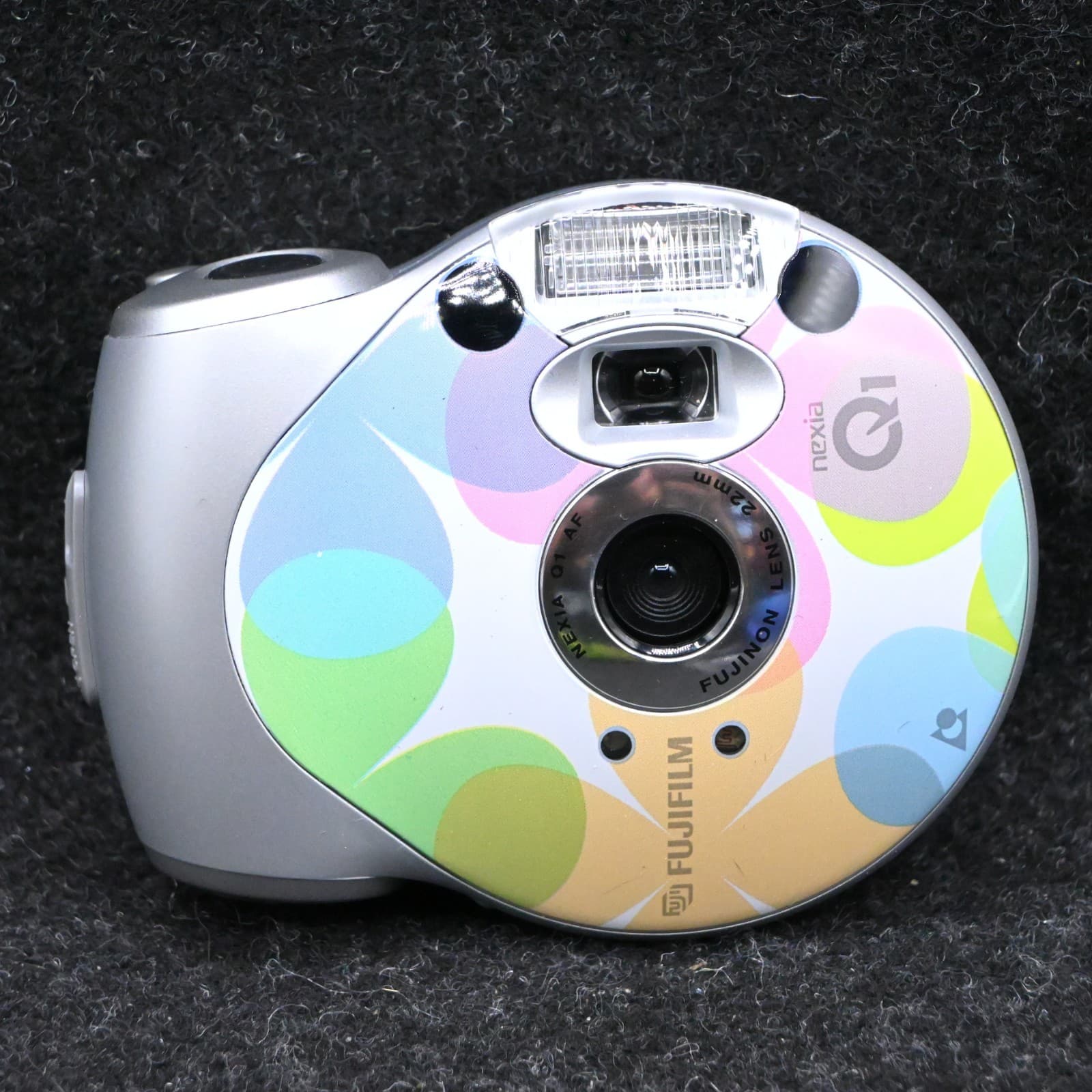 VINTAGE FUJIFILM NEXIA Q1 APS CAMERA - white / FLOWERS