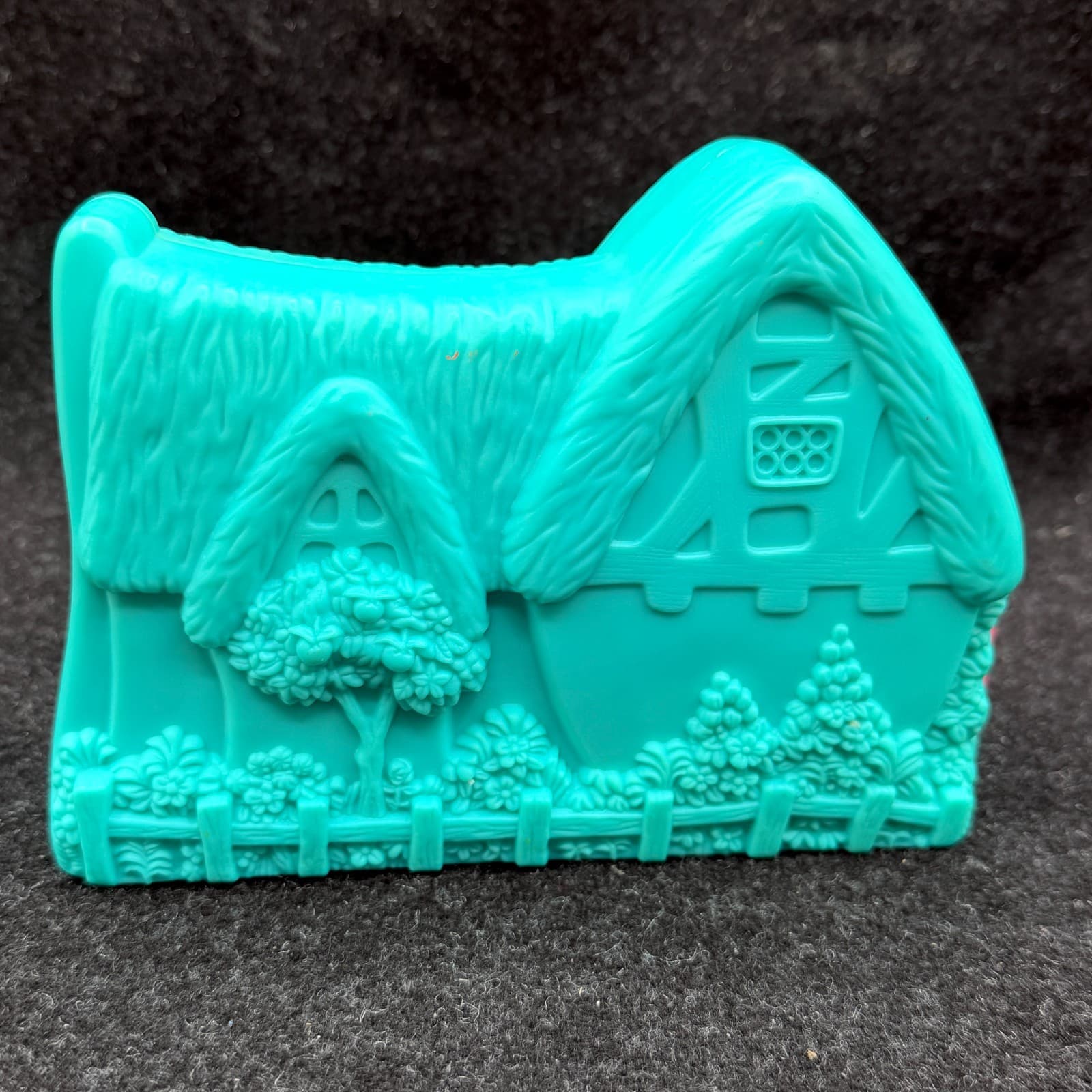 Vintage Mattel 1993 Disney's Snow White Cottage with 3 Figures - Thumbnail 4