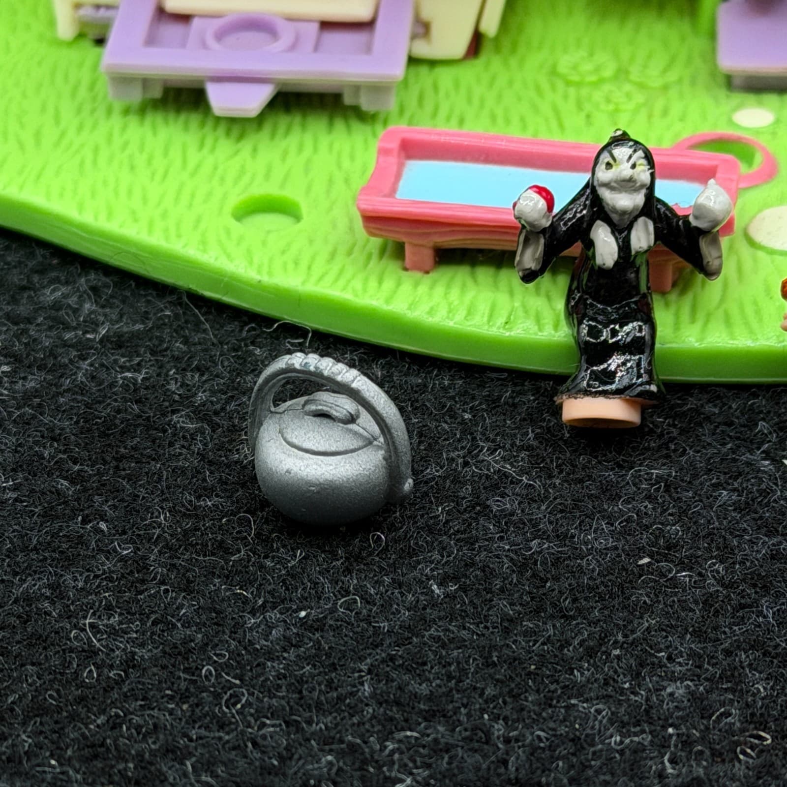 VTG Bluebird Polly Pocket Disney Snow White and the Seven Dwarfs Cottage Figures - Thumbnail 3
