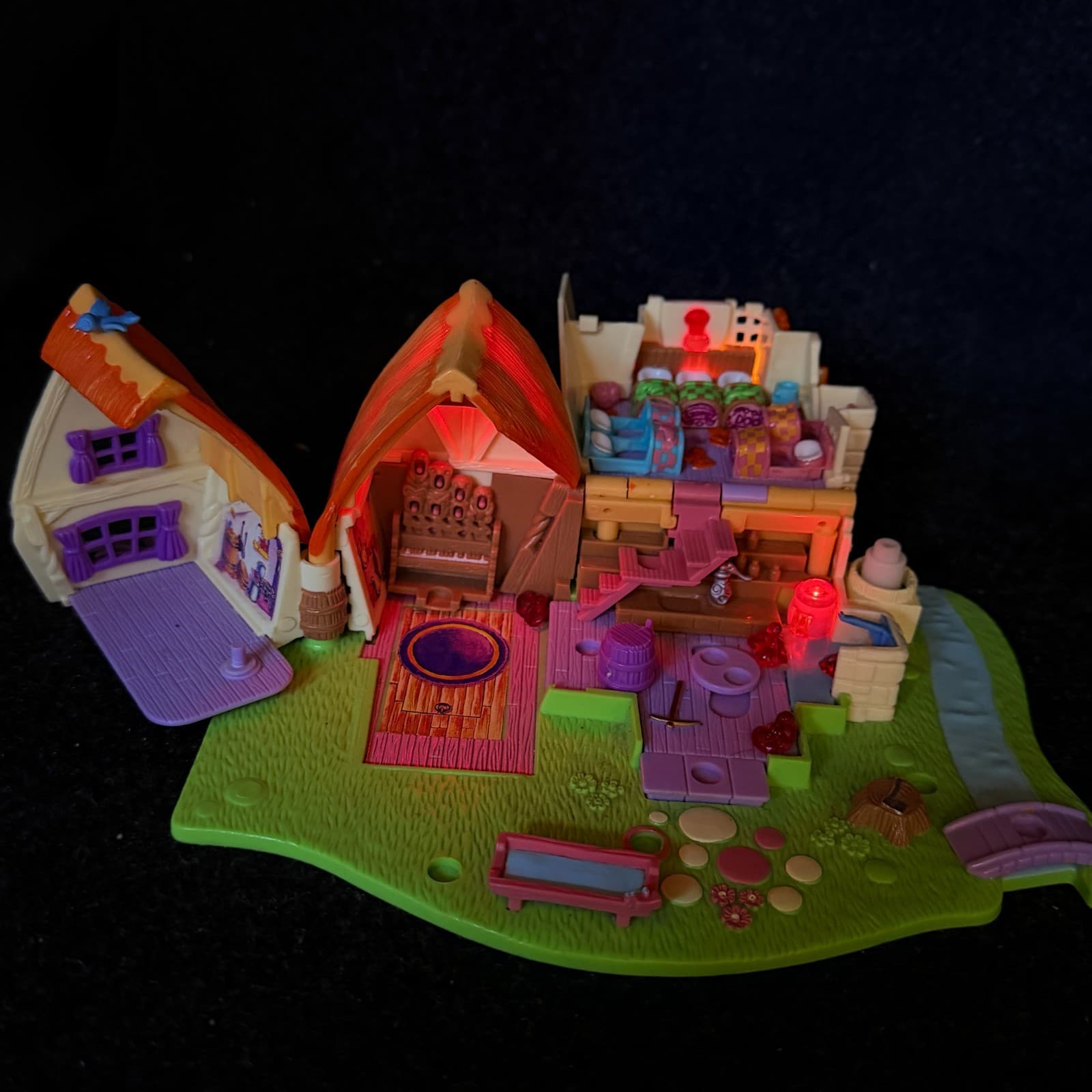 VTG Bluebird Polly Pocket Disney Snow White and the Seven Dwarfs Cottage Figures - Thumbnail 4