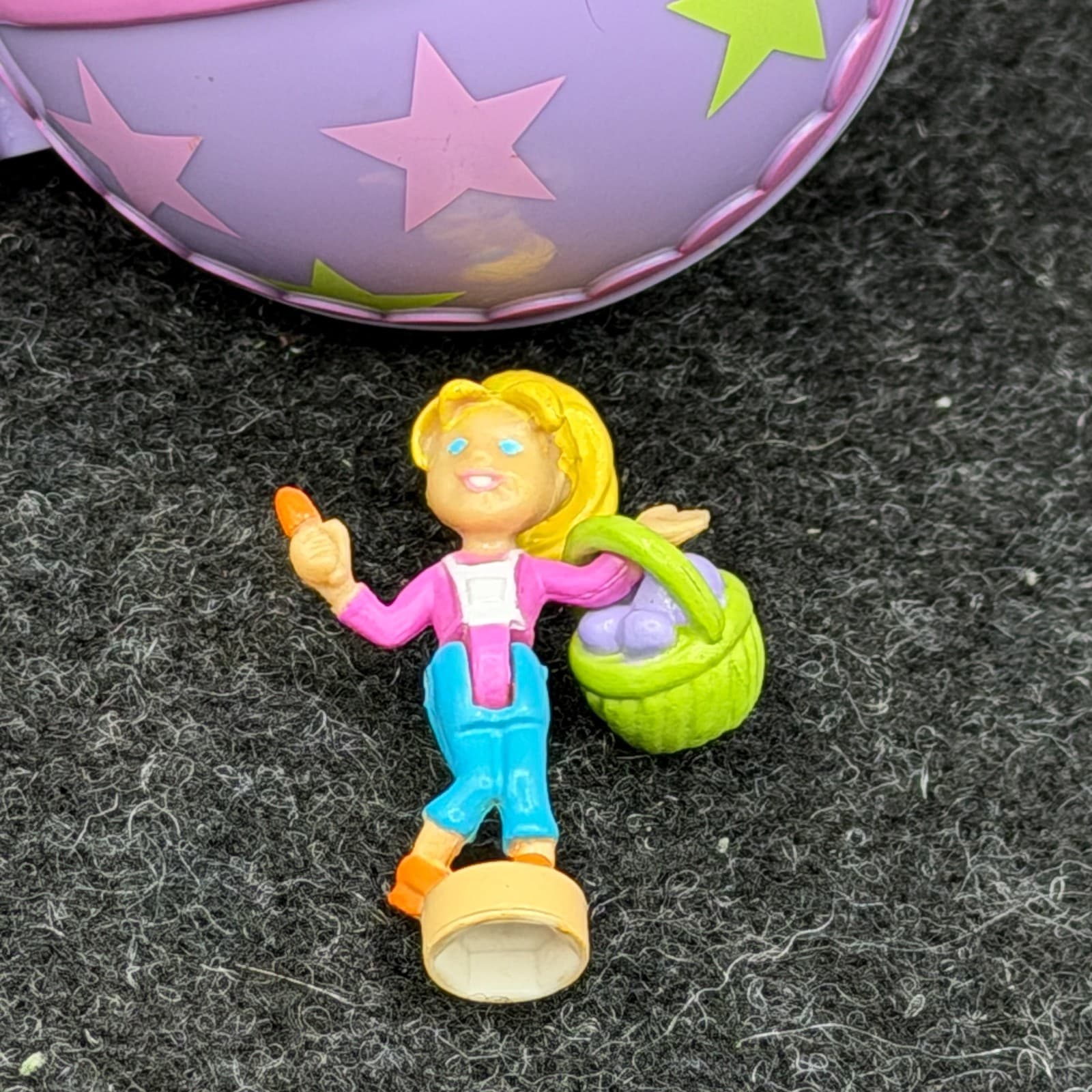 2001 Polly Pocket Easter Egg Painting Bluebird Toys Figure w/ Basket - Thumbnail 2