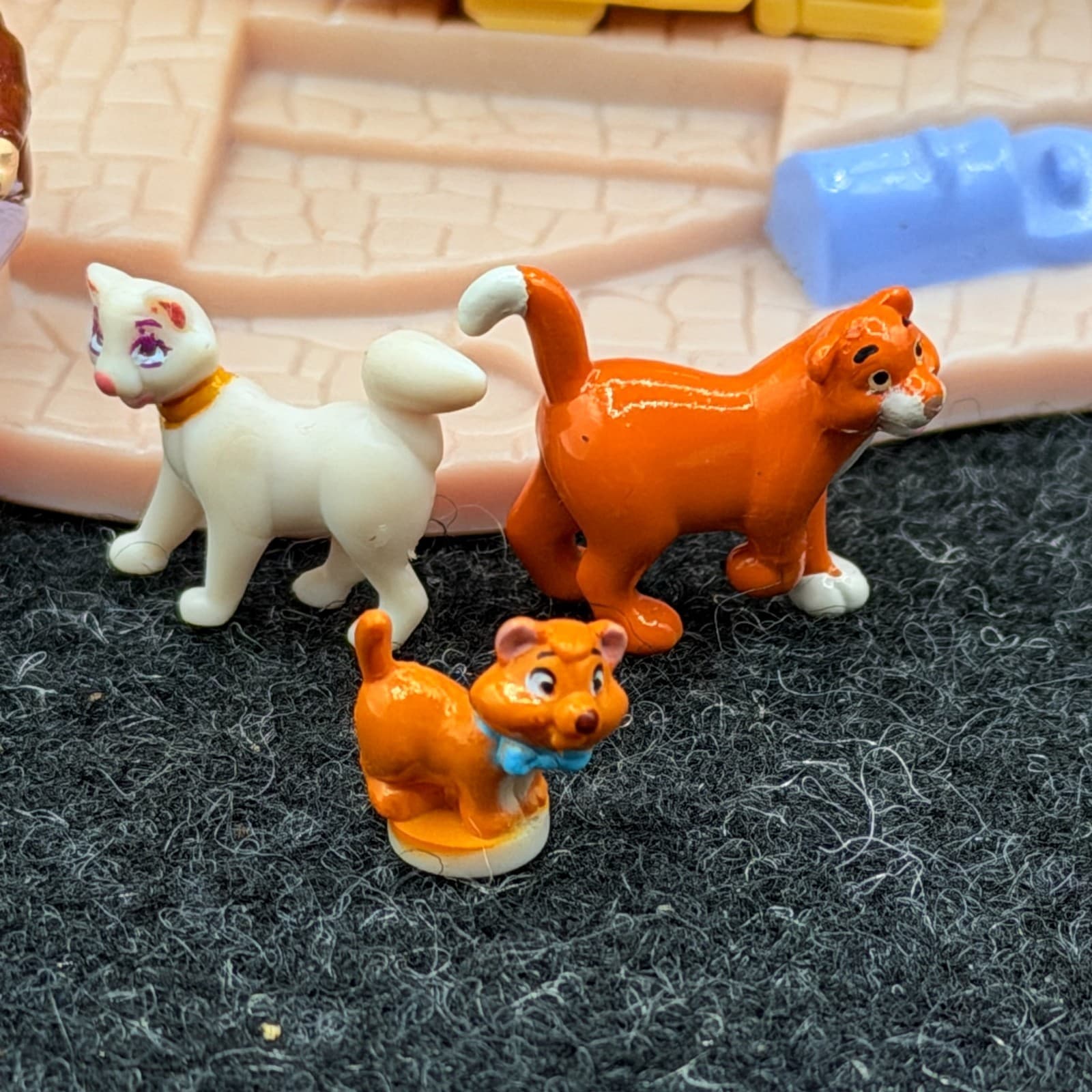 Vintage 1996 Polly Pocket Bluebird Disney The Aristocats Duchess Thomas Toulouse - Thumbnail 3