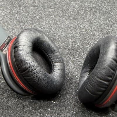 Black Monster Beats by Dr. Dre Studio Wired Headphones Over-Ear 1st Gen OG 1.0 - Thumbnail 6