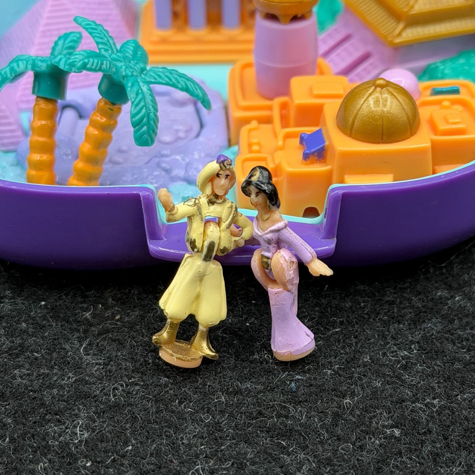 Vintage Disney Polly Pocket Bluebird Aladdin Compact Playset w/ Figures 1995 - Thumbnail 5
