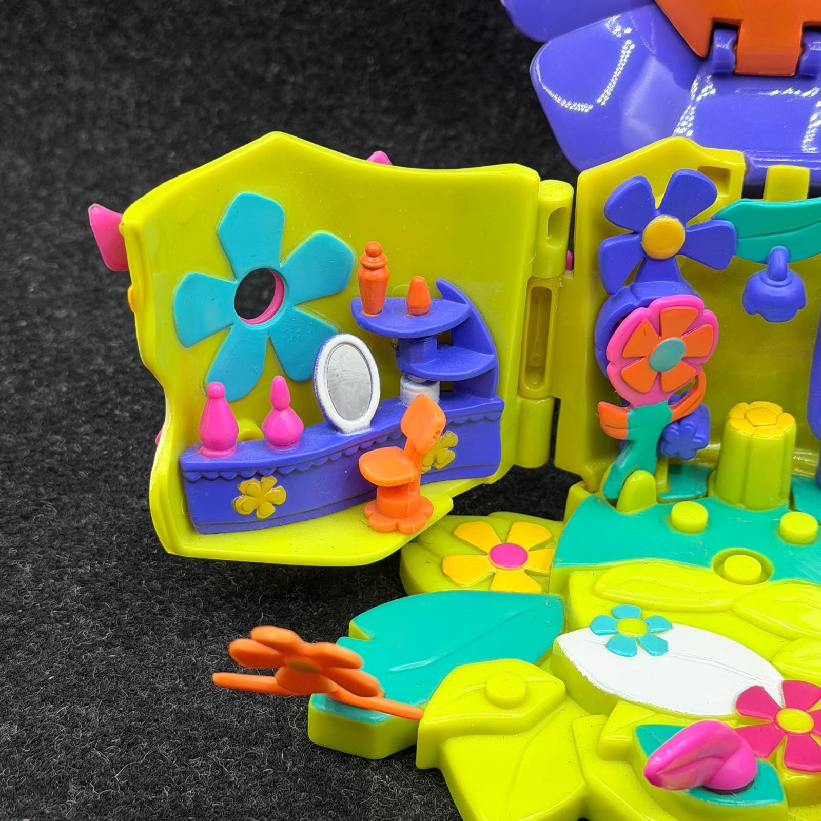 2001 Polly Pocket Blossom Boutique Broken & 2 Figures - Thumbnail 4
