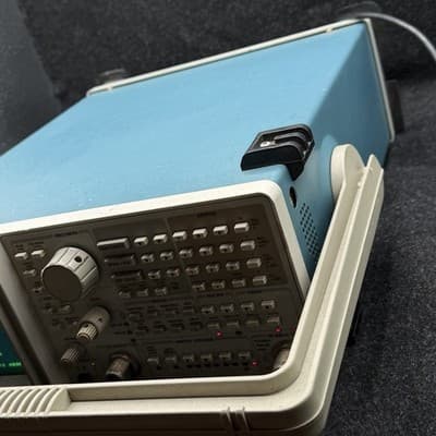 FOR PARTS OR REPAIR Tektronix 2712 Spectrum Analyzer 9kHz to 1.8GHz - Thumbnail 9