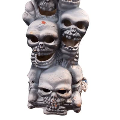 VTG Trendmasters Haunted Lighted Stacked Skulls Halloween foam indoor skeleton - Thumbnail 8